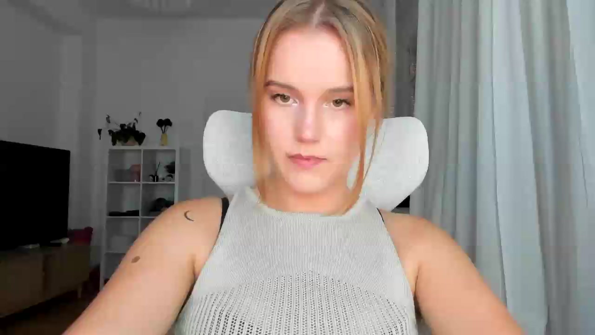 Gallery image thumbnail from Lia_lisia's myfreecams stream on, 07/31/2026, 18:21 image 1 of 20
