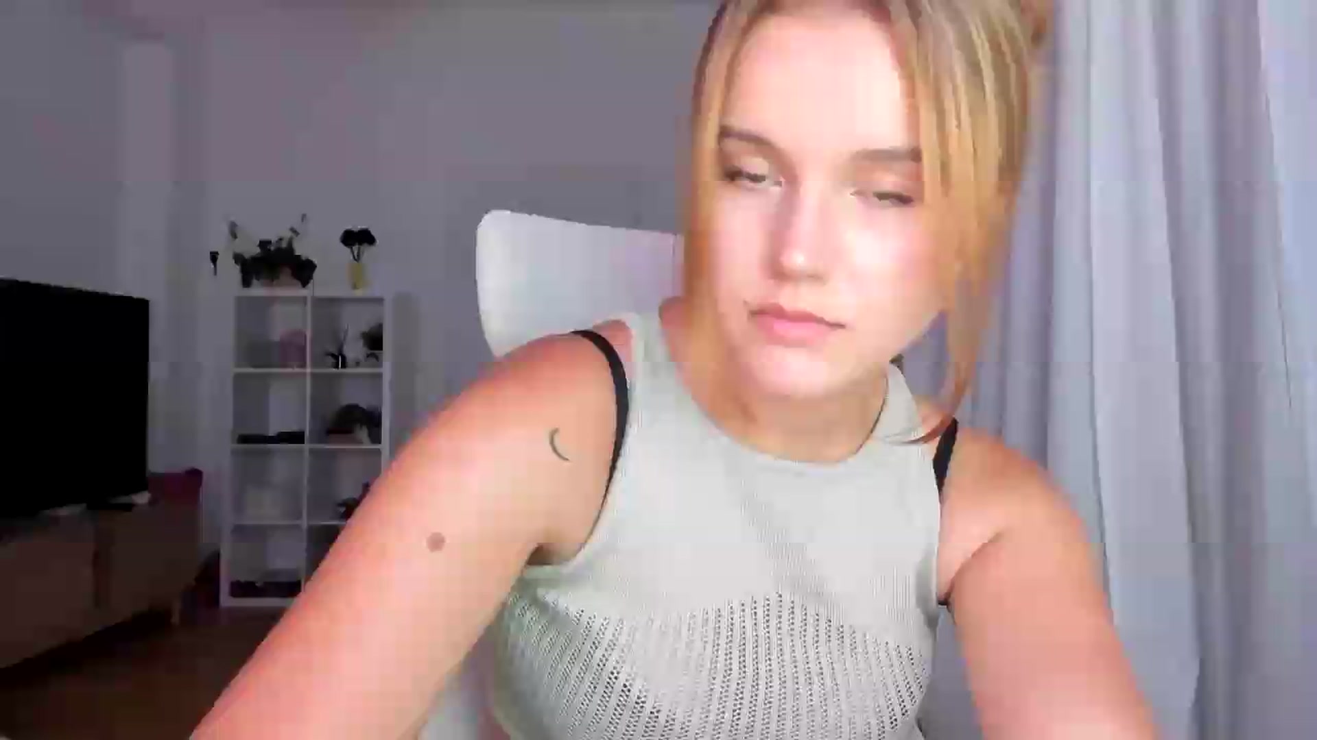 Gallery image thumbnail from Lia_lisia's myfreecams stream on, 07/31/2026, 19:19 image 11 of 20