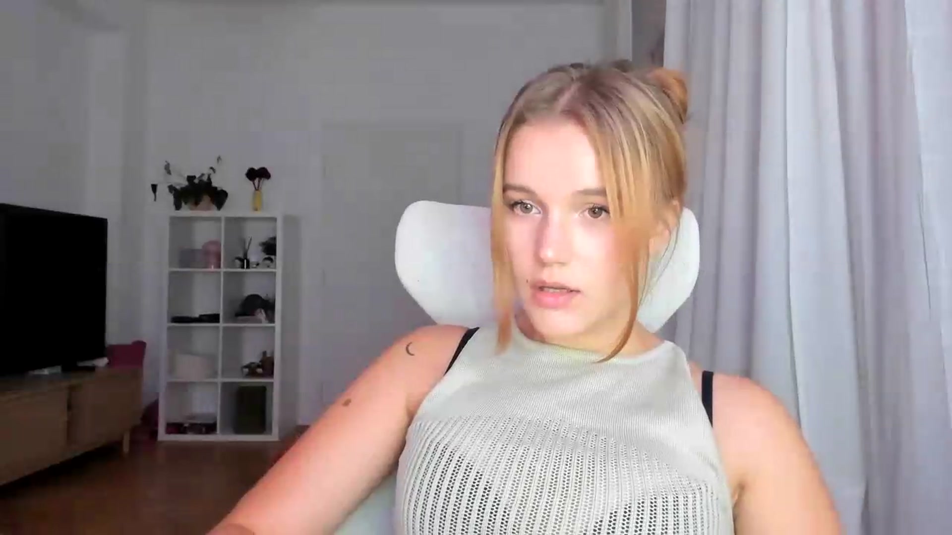 Gallery image thumbnail from Lia_lisia's myfreecams stream on, 07/31/2026, 19:19 image 8 of 20