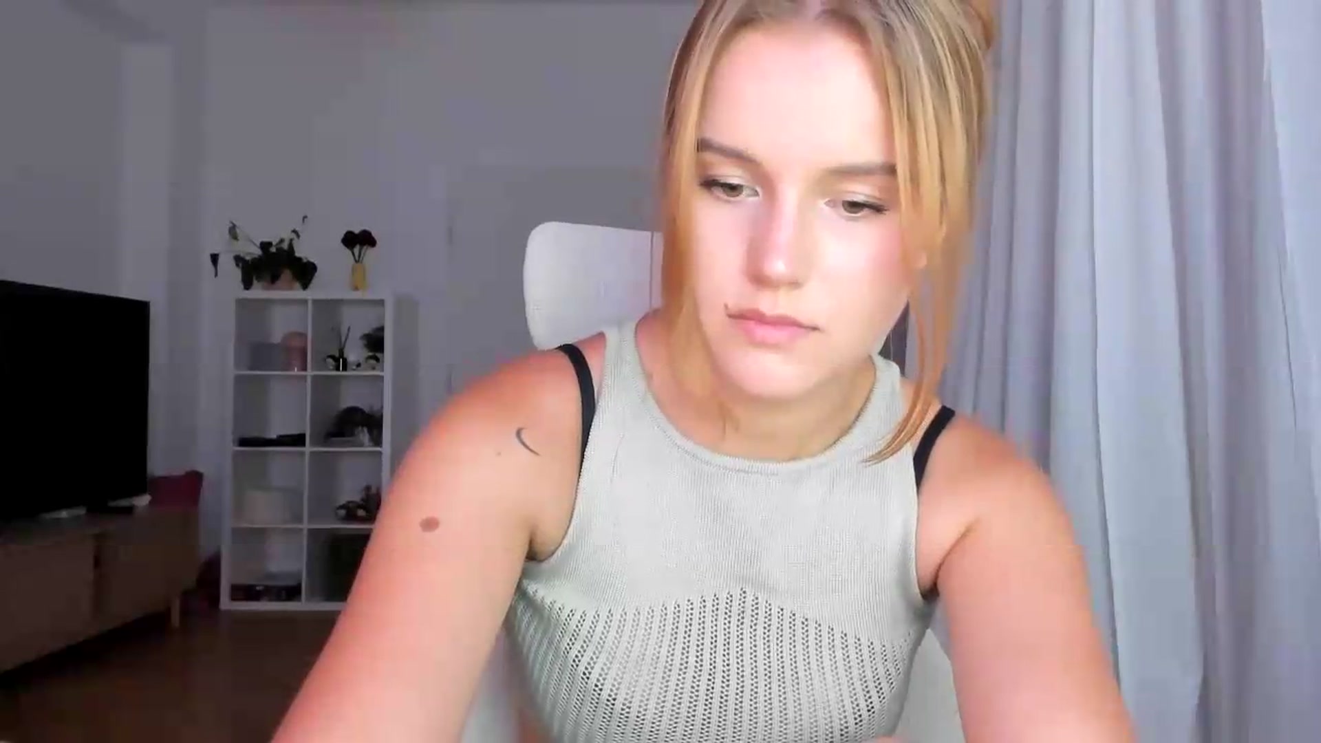 Gallery image thumbnail from Lia_lisia's myfreecams stream on, 07/31/2026, 19:19 image 10 of 20