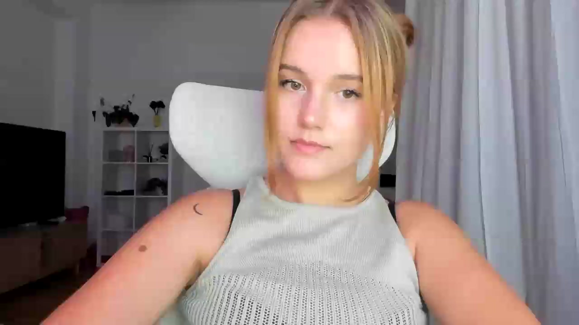 Gallery image thumbnail from Lia_lisia's myfreecams stream on, 07/31/2026, 19:19 image 4 of 20