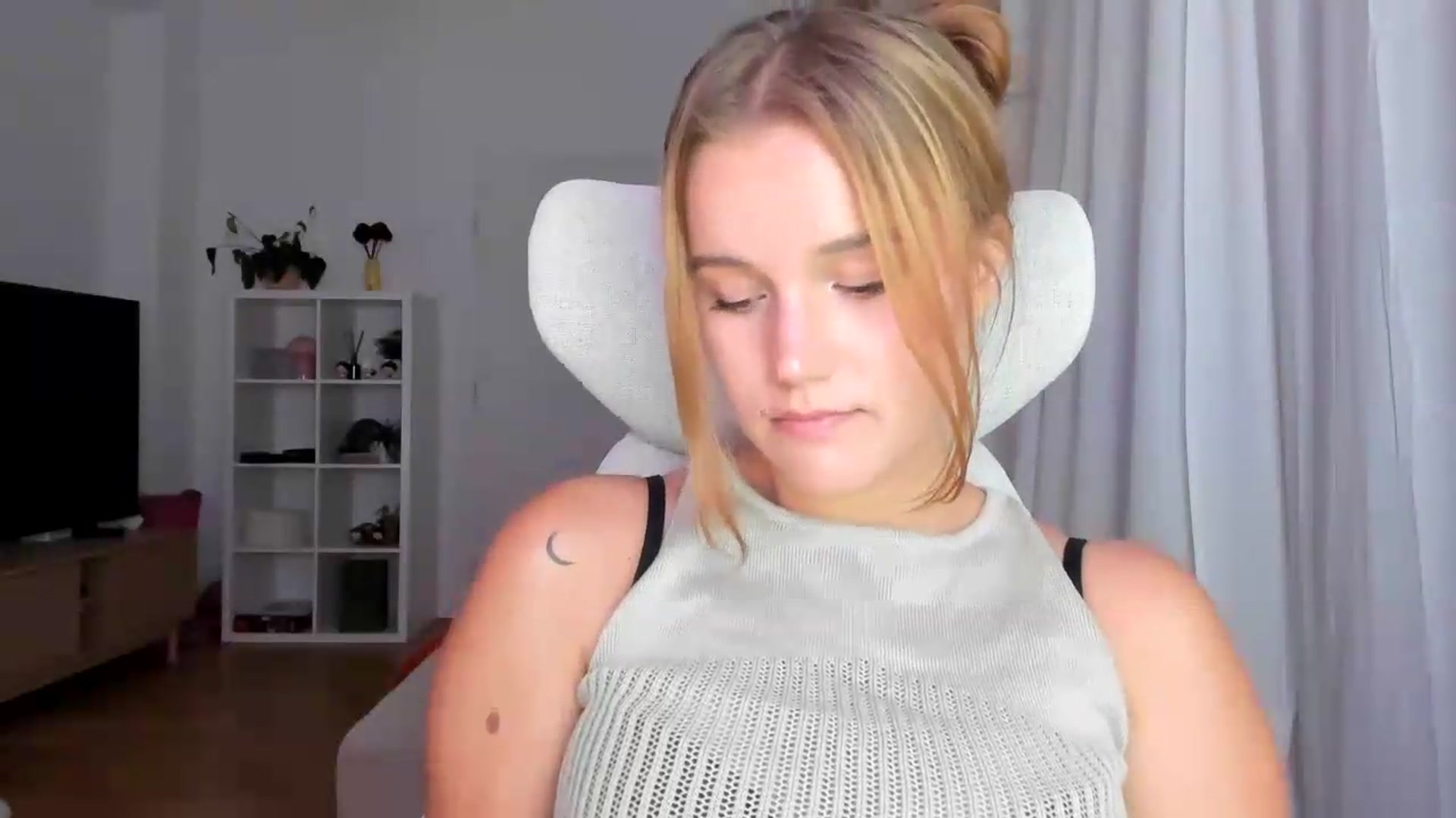 Gallery image thumbnail from Lia_lisia's myfreecams stream on, 07/31/2026, 19:19 image 16 of 20