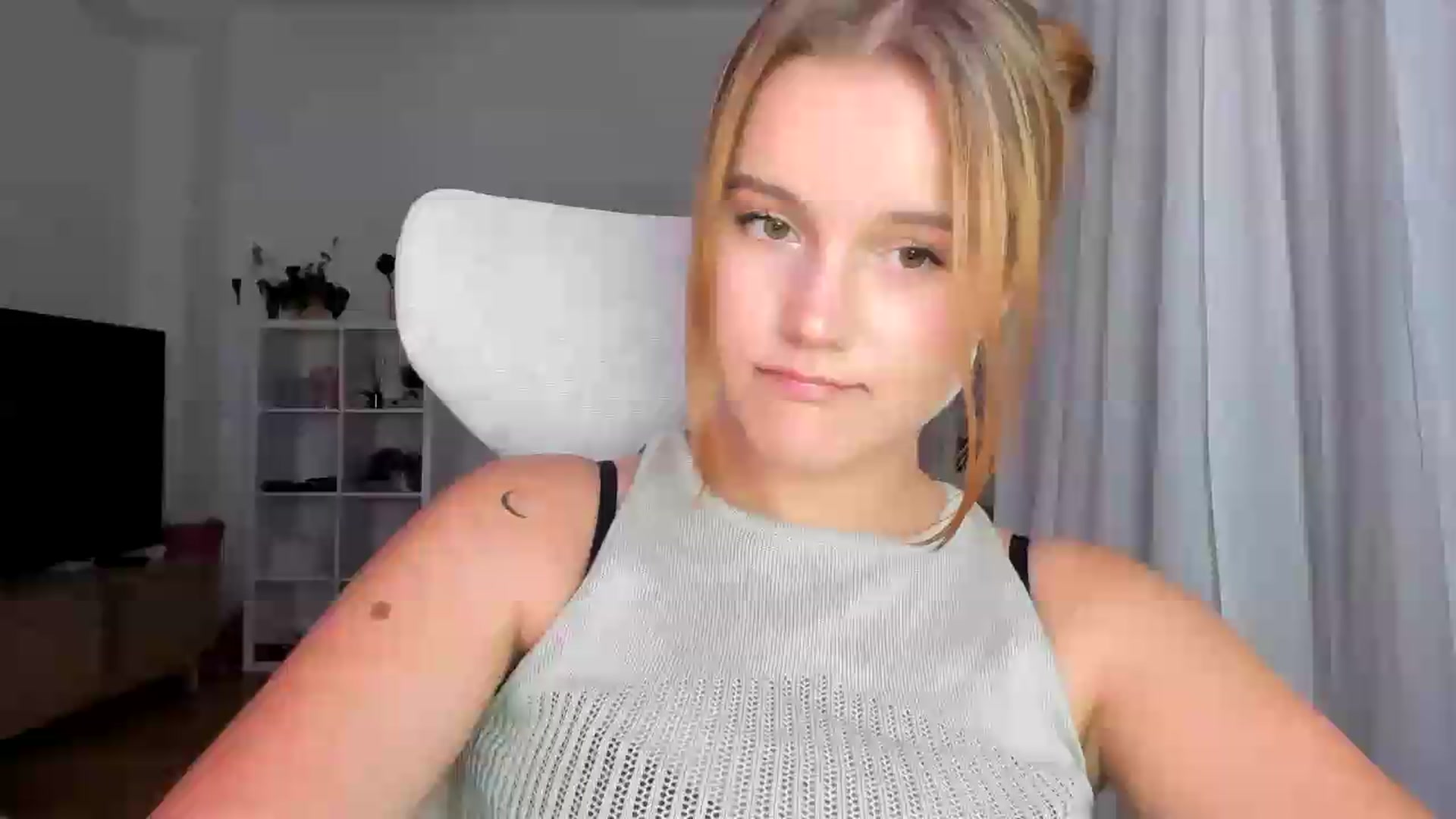 Gallery image thumbnail from Lia_lisia's myfreecams stream on, 07/31/2026, 19:19 image 7 of 20