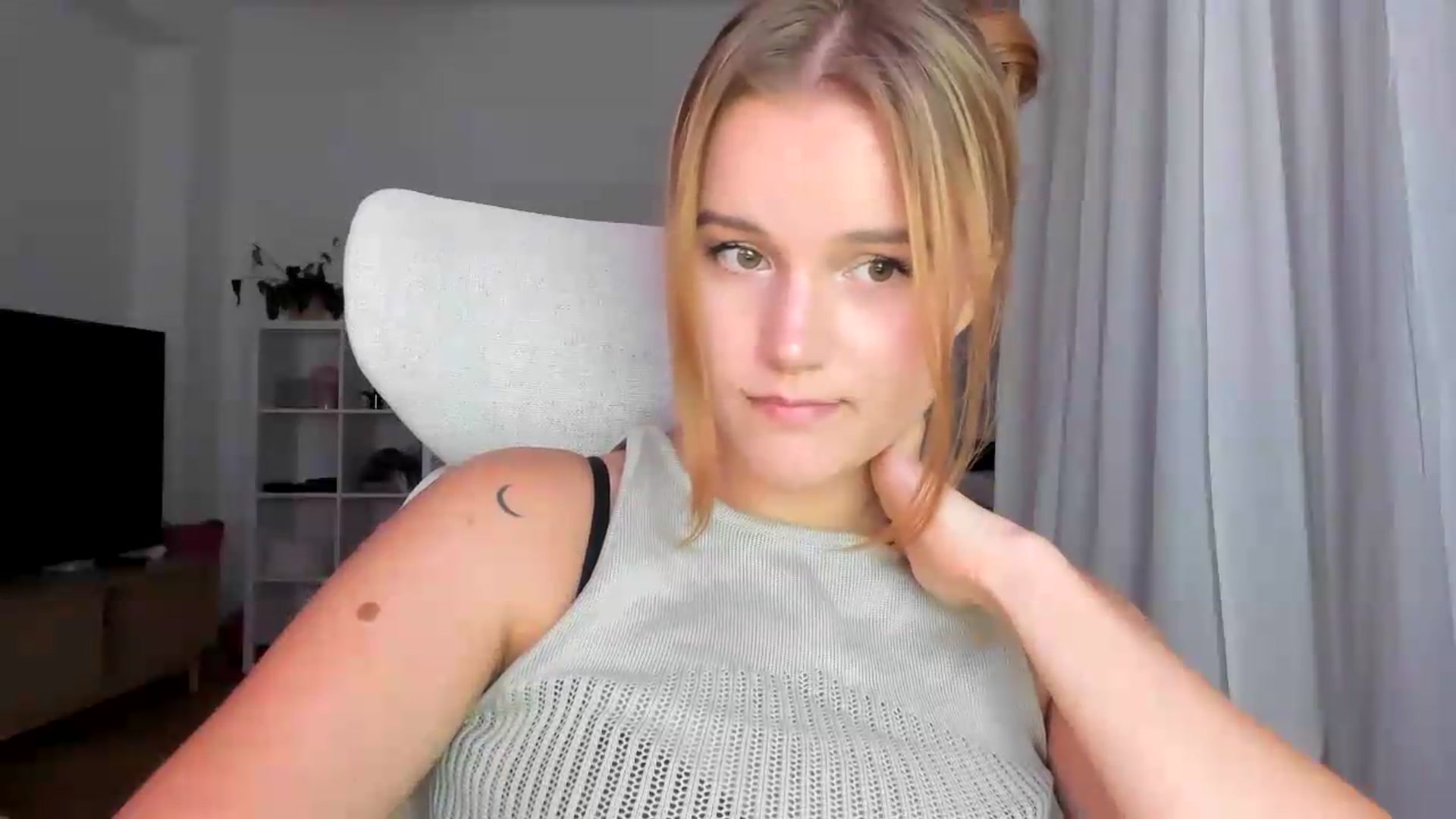 Gallery image thumbnail from Lia_lisia's myfreecams stream on, 07/31/2026, 19:19 image 6 of 20