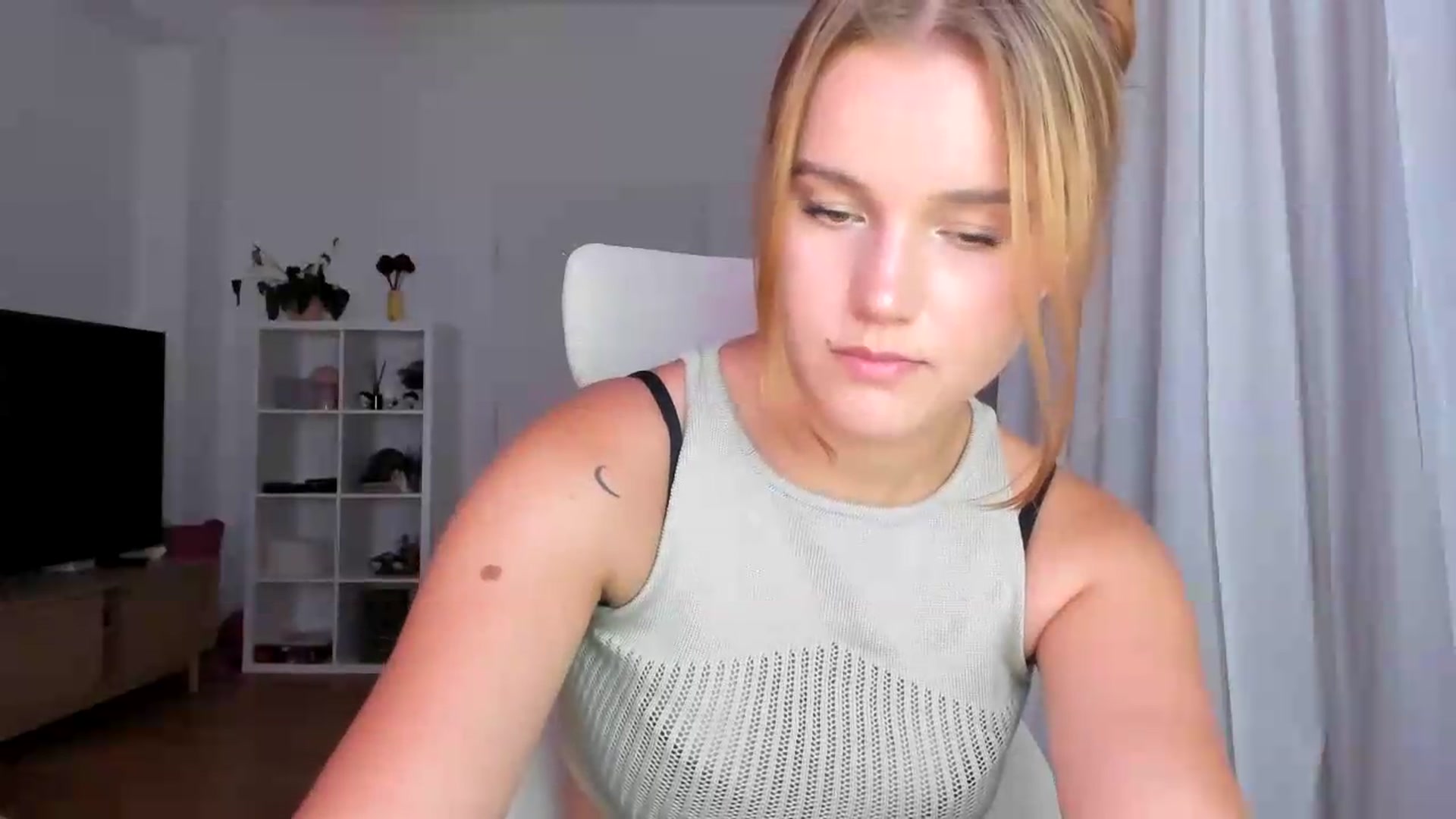Gallery image thumbnail from Lia_lisia's myfreecams stream on, 07/31/2026, 19:19 image 12 of 20