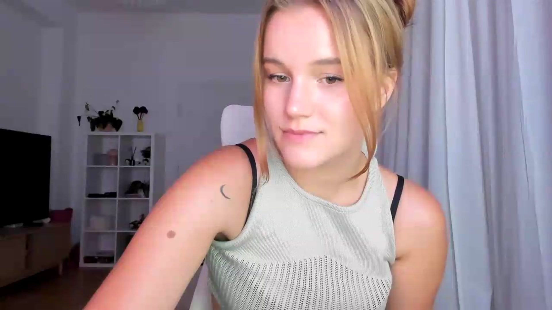 Gallery image thumbnail from Lia_lisia's myfreecams stream on, 07/31/2026, 19:19 image 19 of 20