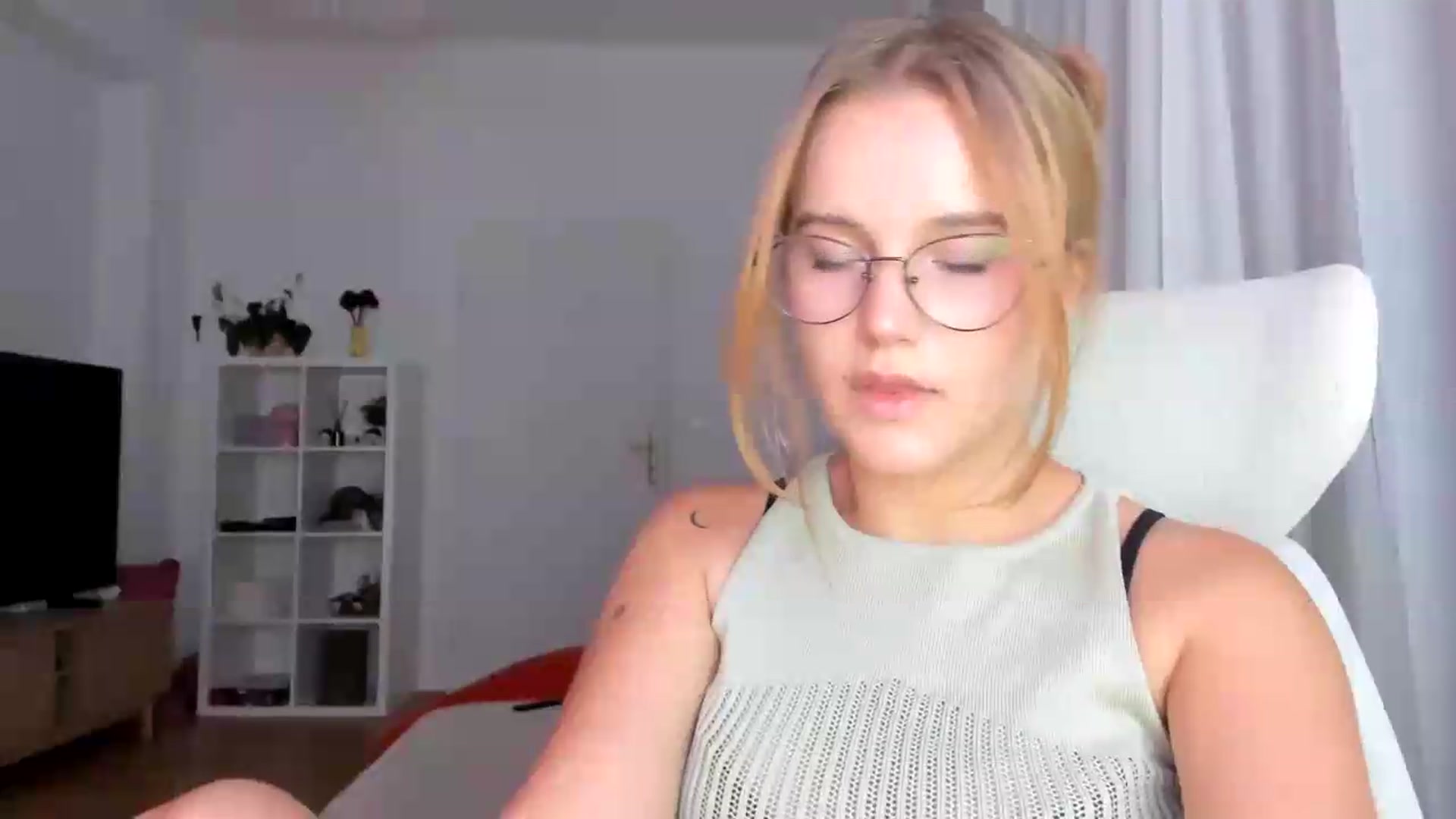 Gallery image thumbnail from Lia_lisia's myfreecams stream on, 07/31/2026, 20:11 image 20 of 20