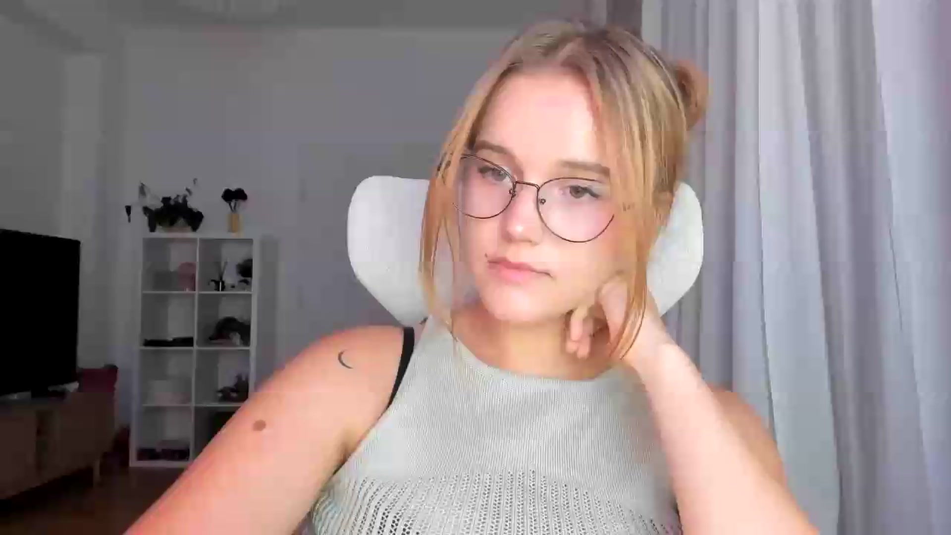 Gallery image thumbnail from Lia_lisia's myfreecams stream on, 07/31/2026, 20:11 image 14 of 20