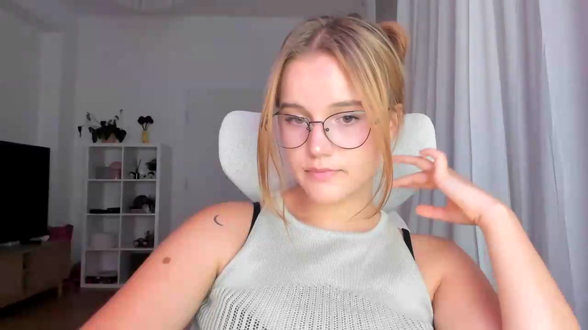 Gallery image thumbnail from Lia_lisia's myfreecams stream on, 07/31/2026, 20:11 image 13 of 20