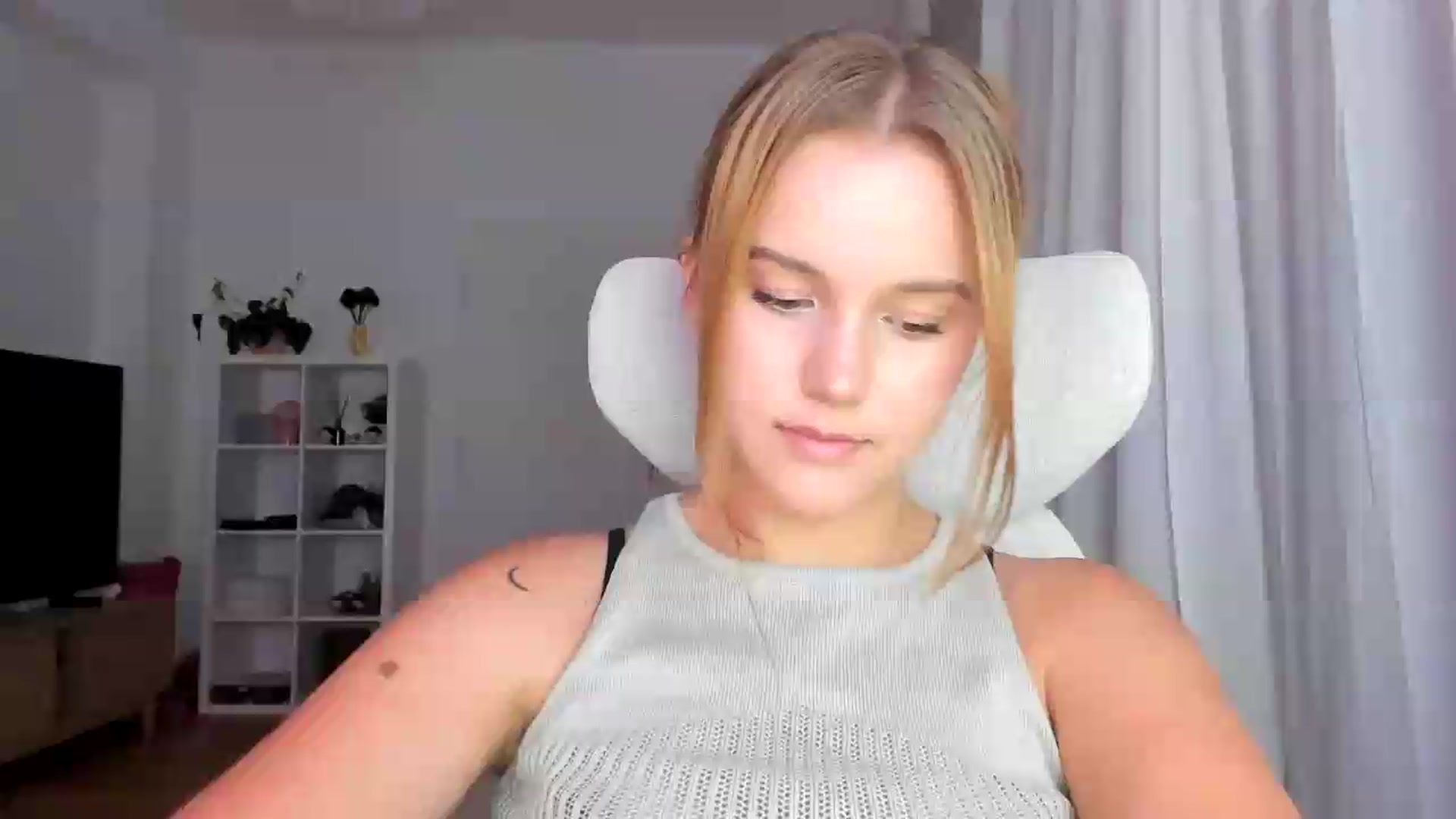 Gallery image thumbnail from Lia_lisia's myfreecams stream on, 07/31/2026, 20:11 image 1 of 20