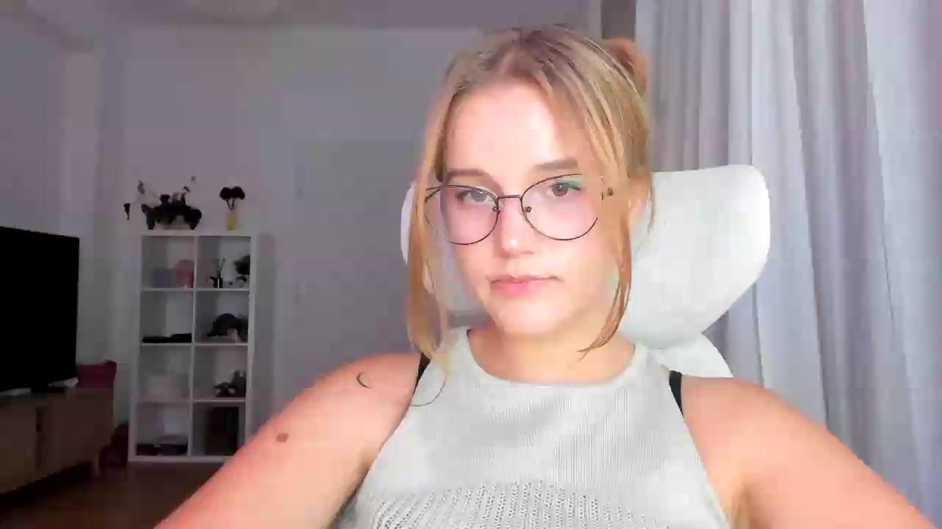 Gallery image thumbnail from Lia_lisia's myfreecams stream on, 07/31/2026, 20:11 image 10 of 20