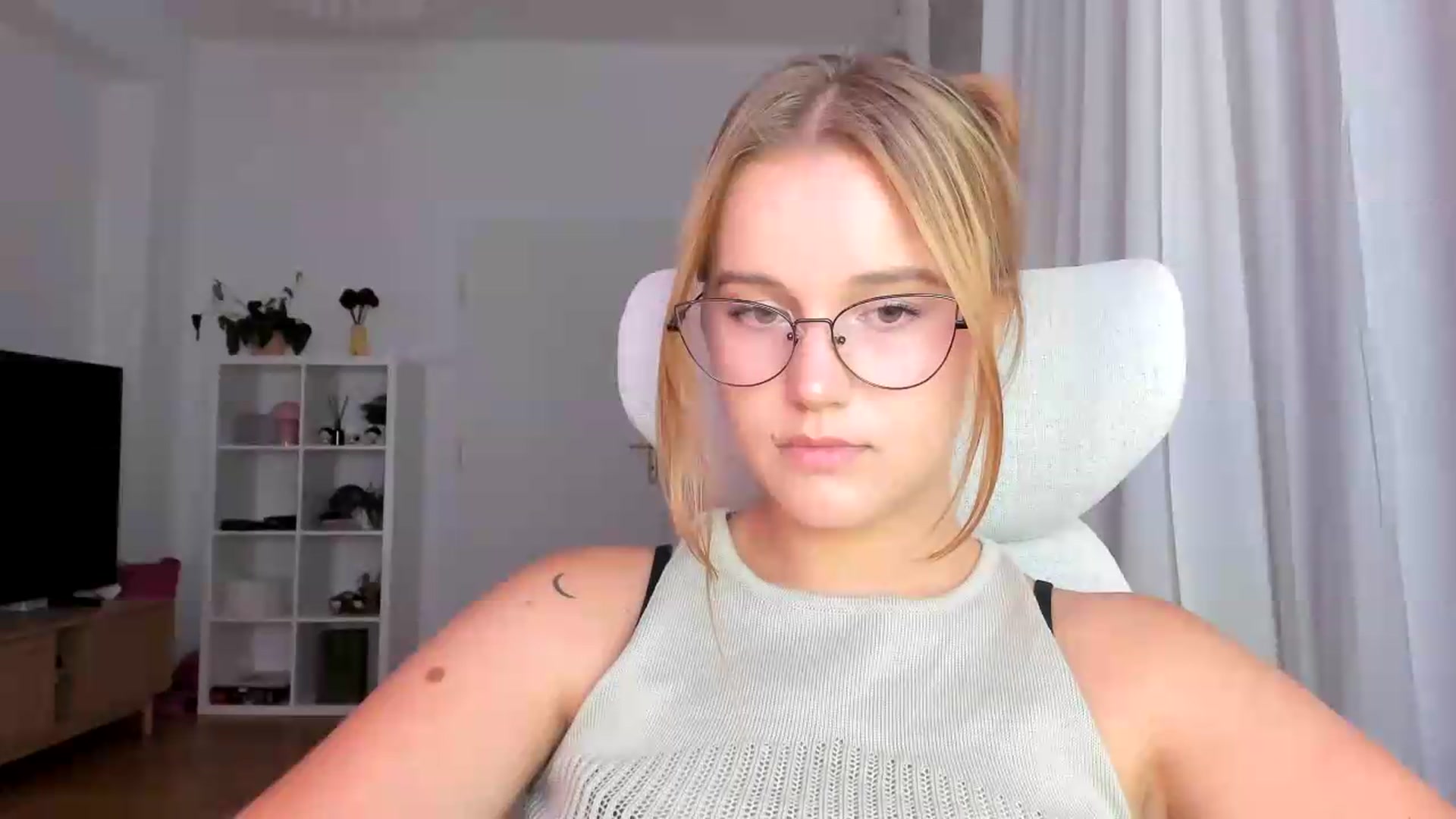 Gallery image thumbnail from Lia_lisia's myfreecams stream on, 07/31/2026, 20:11 image 9 of 20