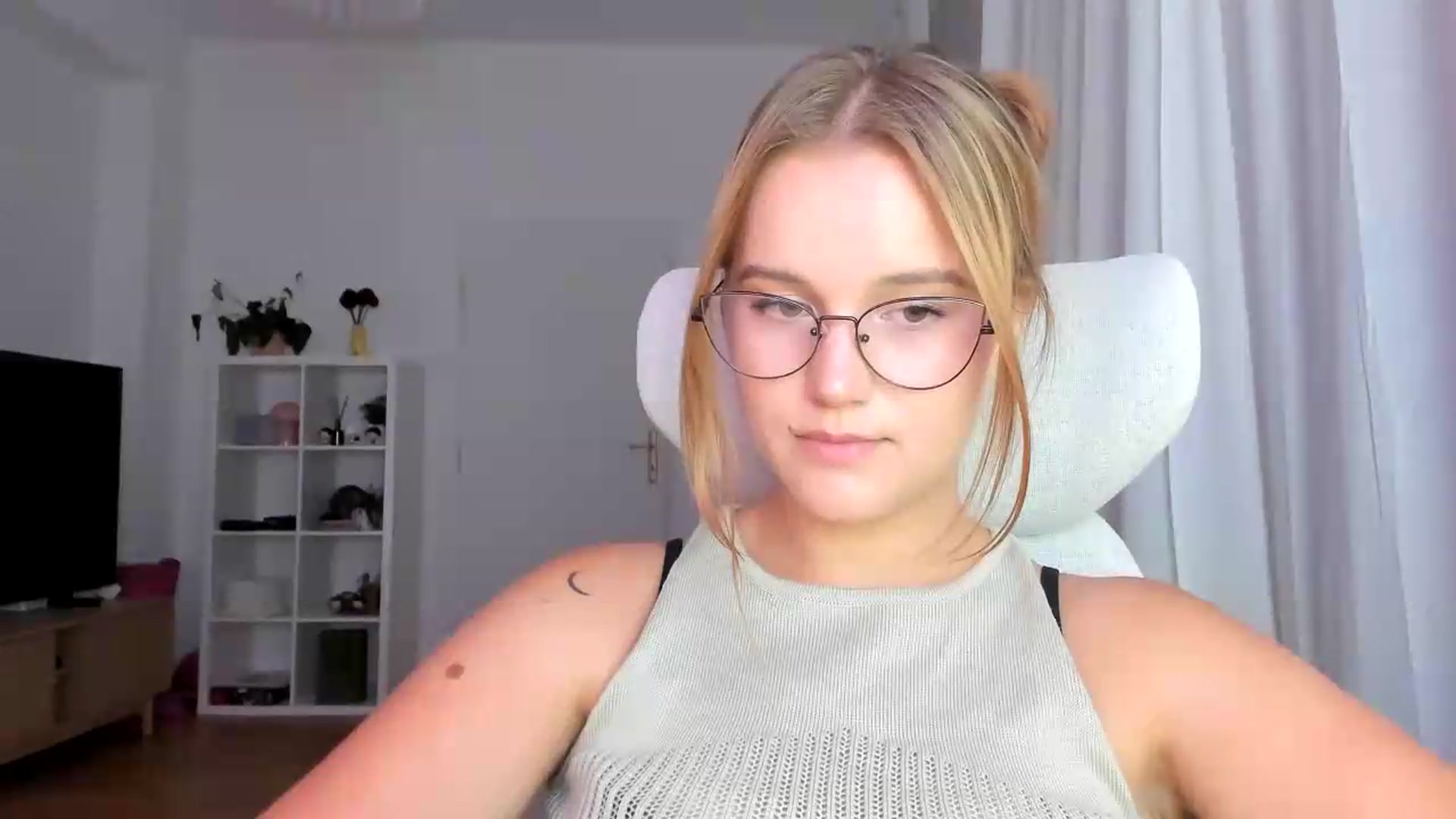 Gallery image thumbnail from Lia_lisia's myfreecams stream on, 07/31/2026, 20:11 image 5 of 20