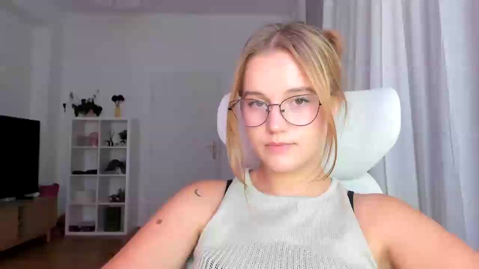 Gallery image thumbnail from Lia_lisia's myfreecams stream on, 07/31/2026, 20:11 image 6 of 20
