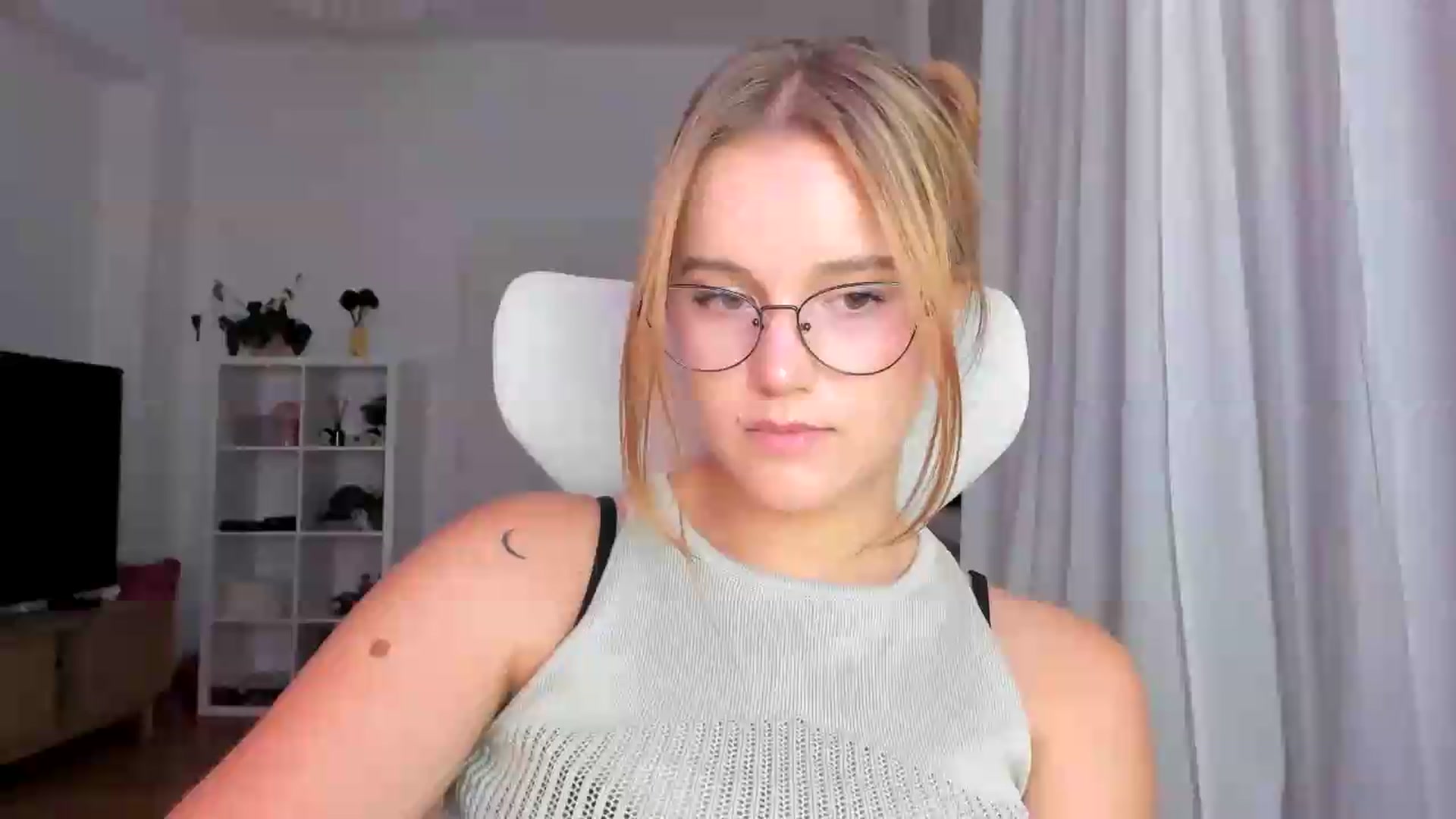 Gallery image thumbnail from Lia_lisia's myfreecams stream on, 07/31/2026, 20:11 image 12 of 20
