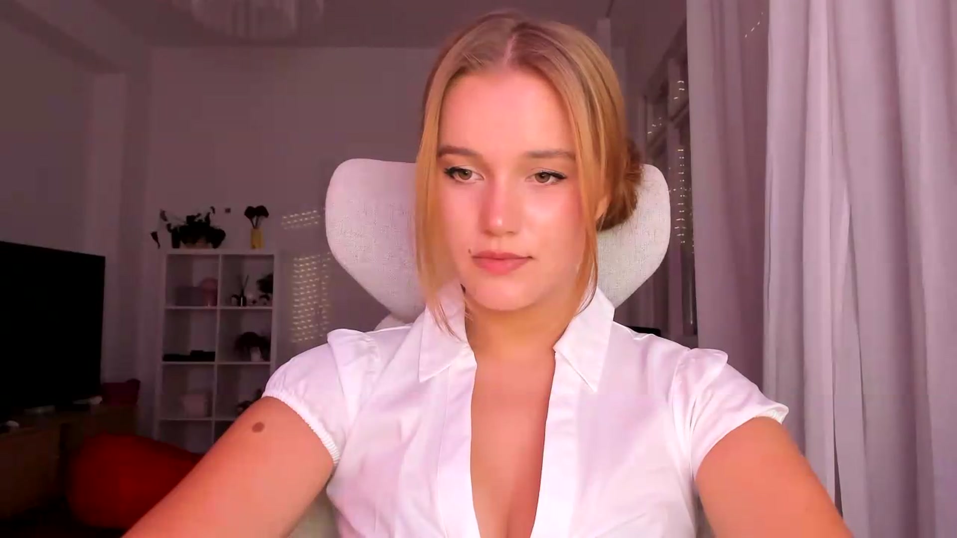 Gallery image thumbnail from Lia_lisia's myfreecams stream on, 08/03/2026, 18:05 image 4 of 20