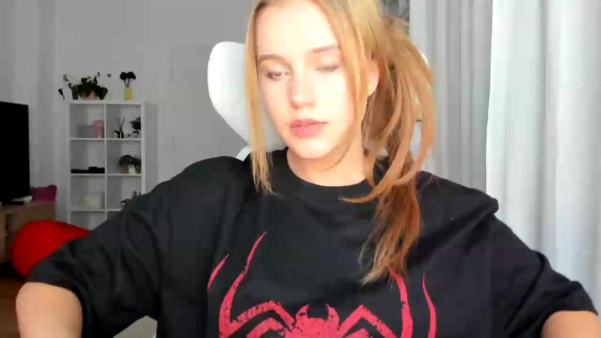 Gallery image thumbnail from Lia_lisia's myfreecams stream on, 08/03/2026, 21:37 image 2 of 20