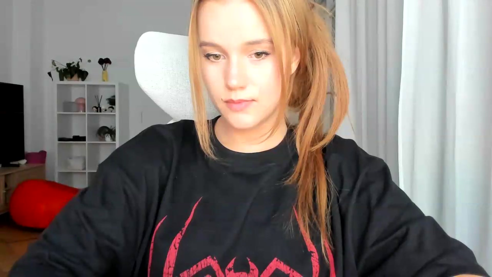 Gallery image thumbnail from Lia_lisia's myfreecams stream on, 08/03/2026, 21:37 image 5 of 20