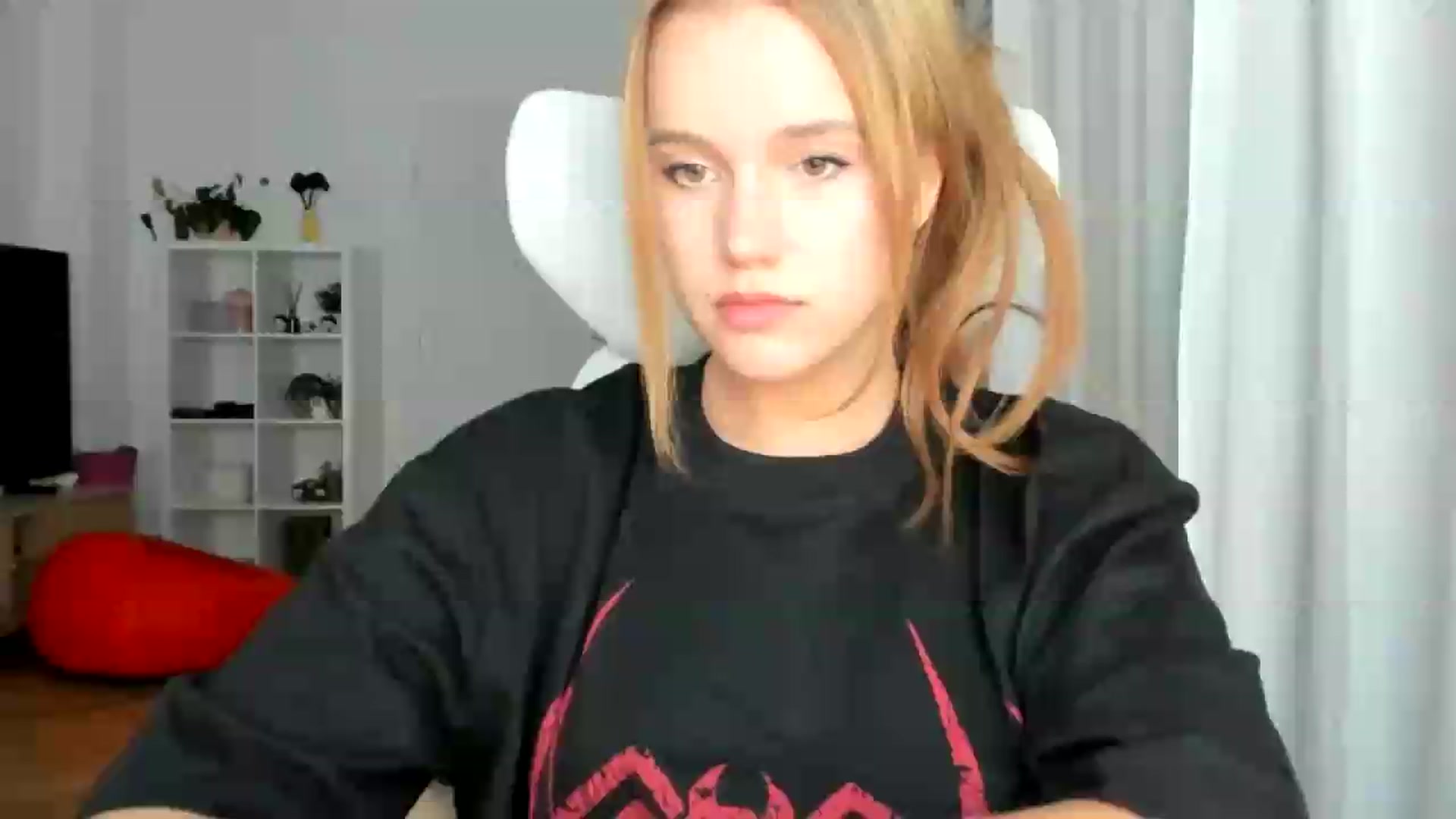 Gallery image thumbnail from Lia_lisia's myfreecams stream on, 08/03/2026, 21:37 image 1 of 20