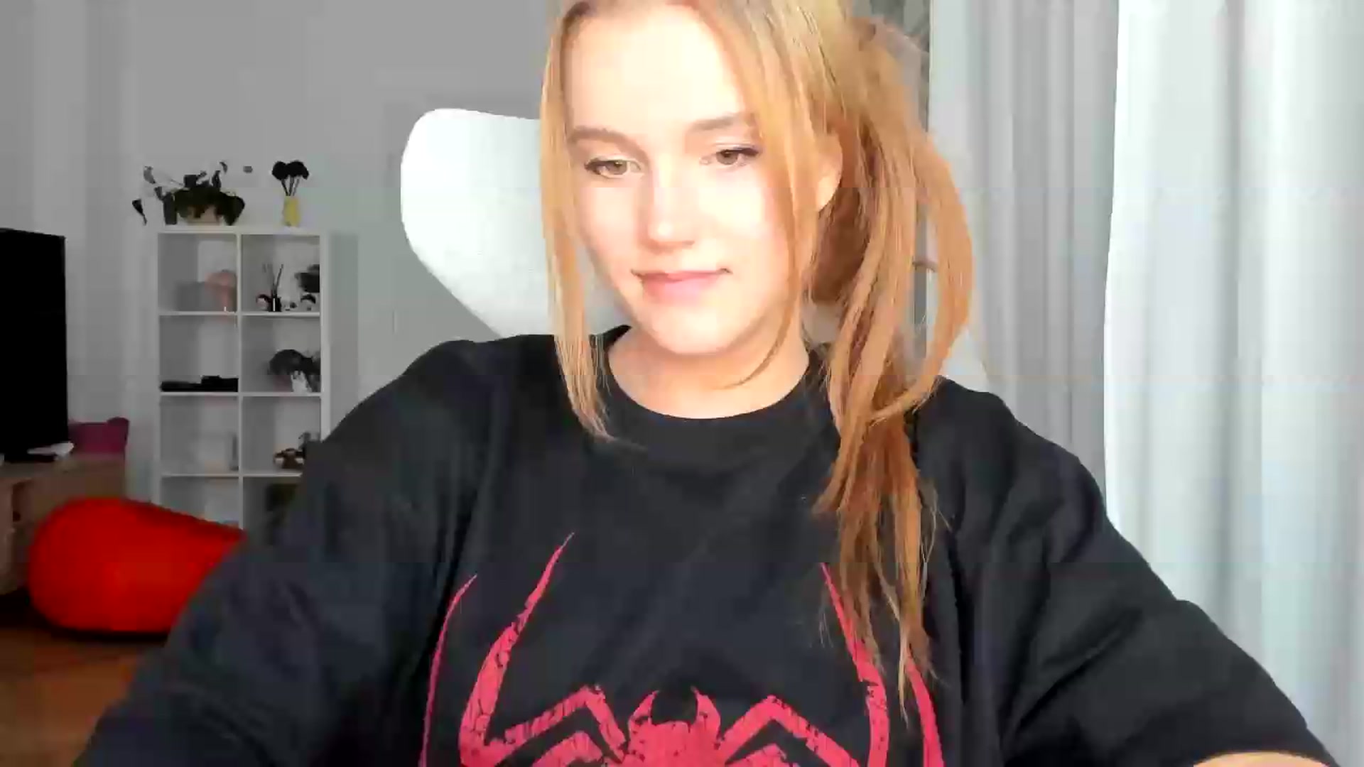 Gallery image thumbnail from Lia_lisia's myfreecams stream on, 08/03/2026, 21:37 image 3 of 20