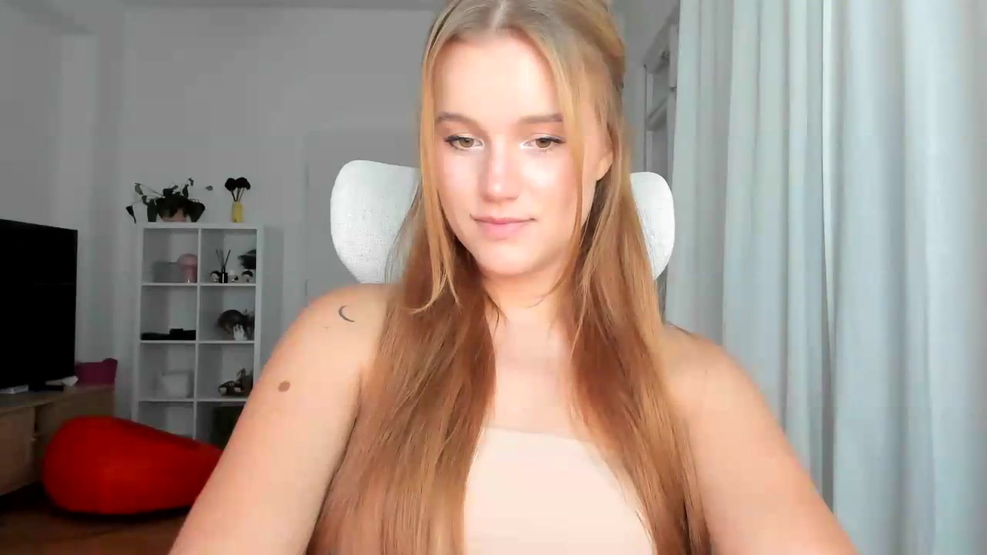 Gallery image thumbnail from Lia_lisia's myfreecams stream on, 08/04/2026, 13:10 image 16 of 20