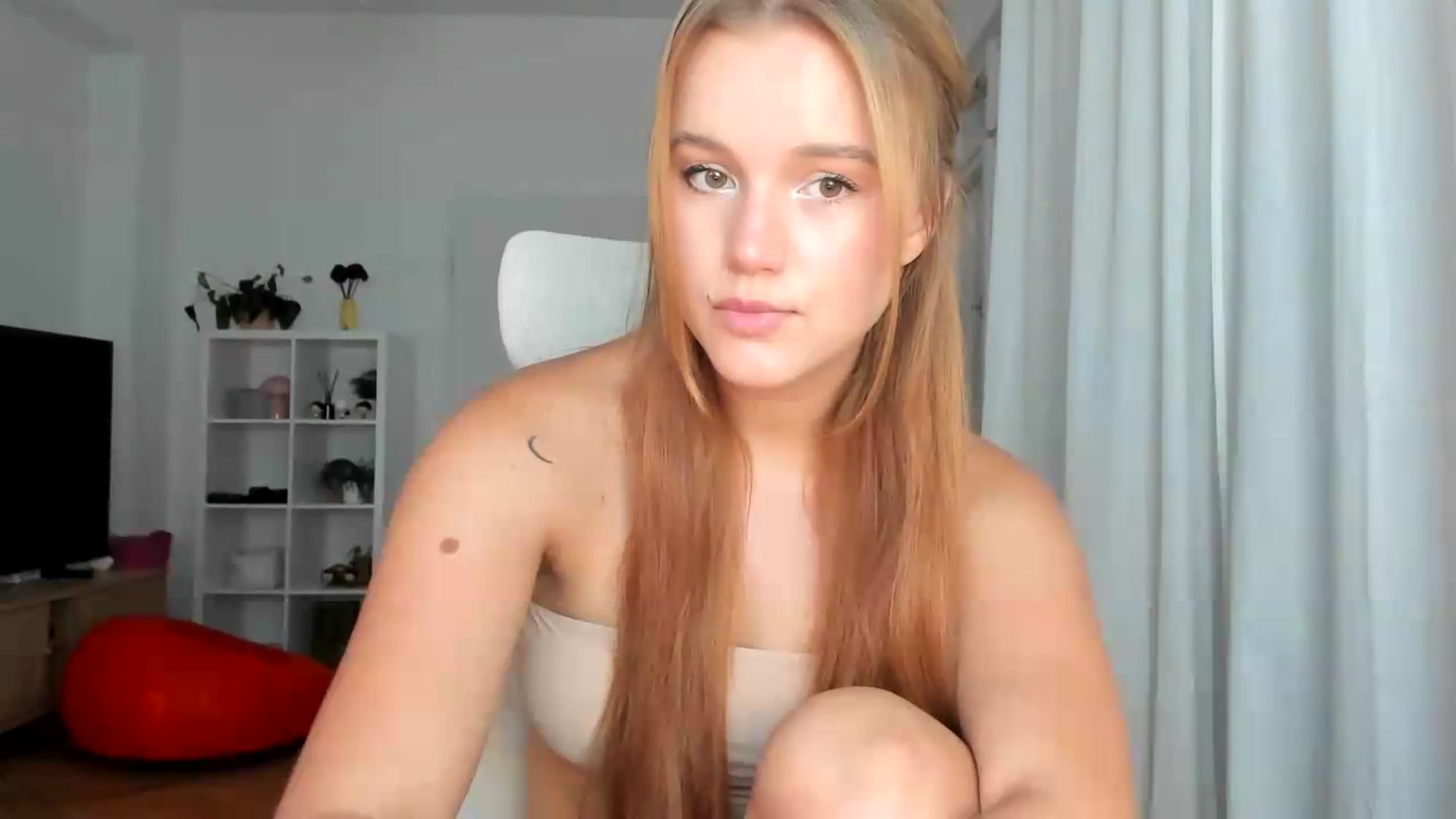 Gallery image thumbnail from Lia_lisia's myfreecams stream on, 08/04/2026, 13:10 image 7 of 20