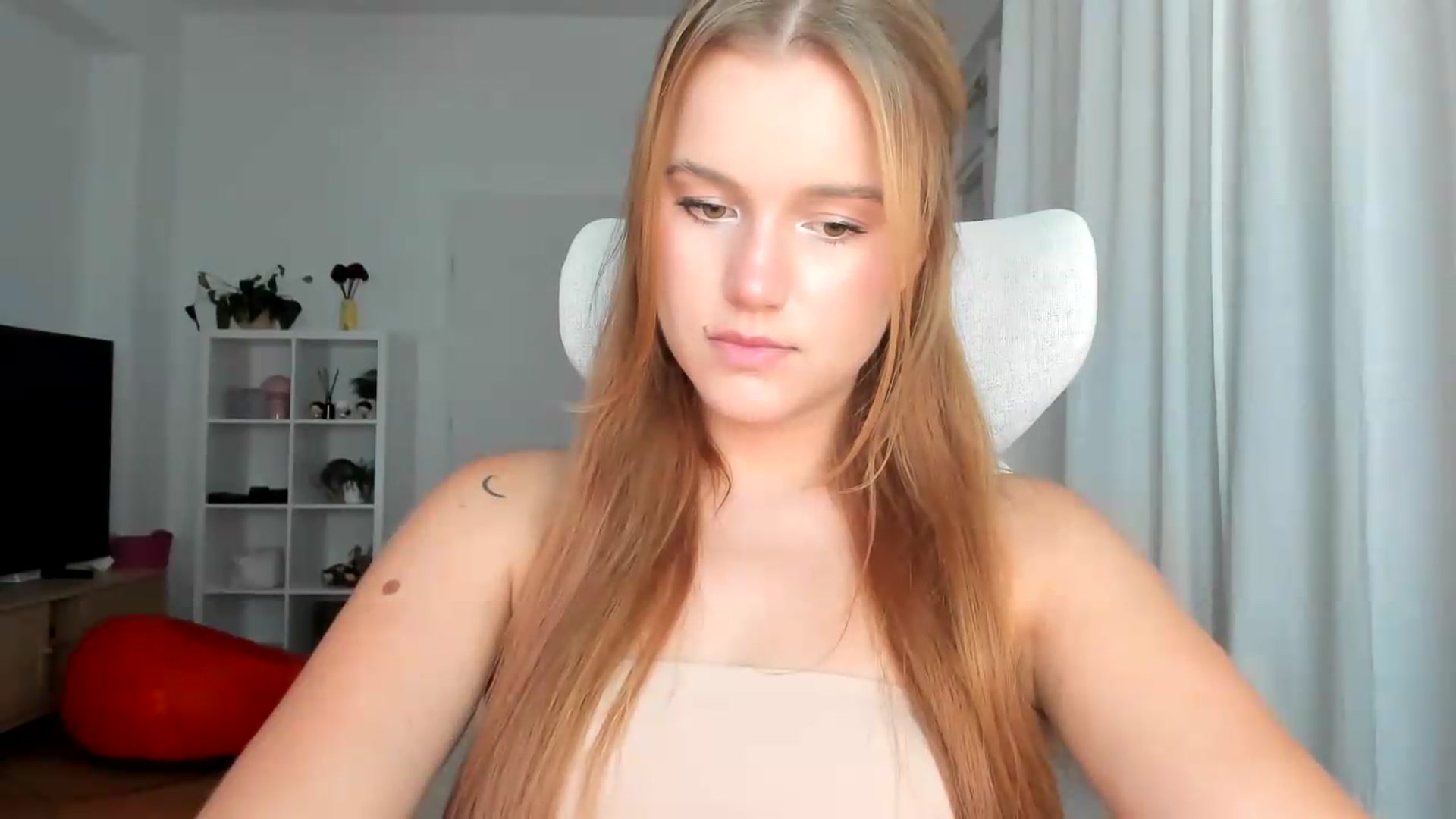 Gallery image thumbnail from Lia_lisia's myfreecams stream on, 08/04/2026, 13:10 image 20 of 20