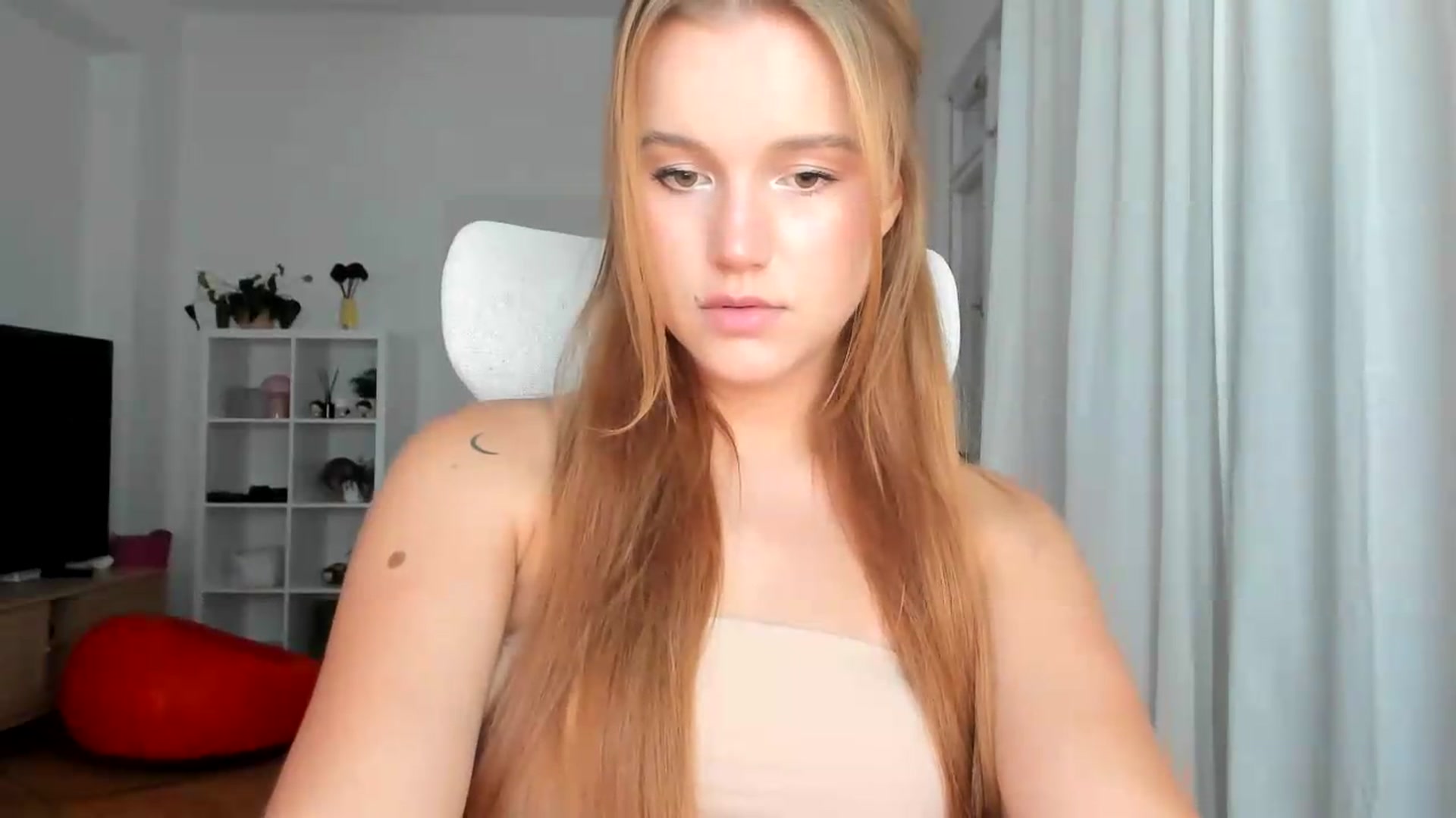 Gallery image thumbnail from Lia_lisia's myfreecams stream on, 08/04/2026, 13:10 image 13 of 20