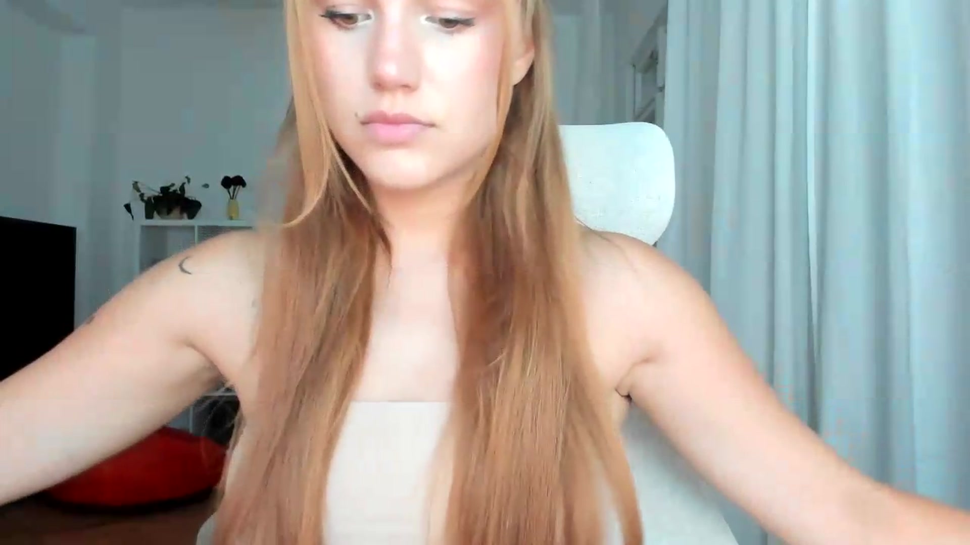 Gallery image thumbnail from Lia_lisia's myfreecams stream on, 08/04/2026, 13:10 image 12 of 20