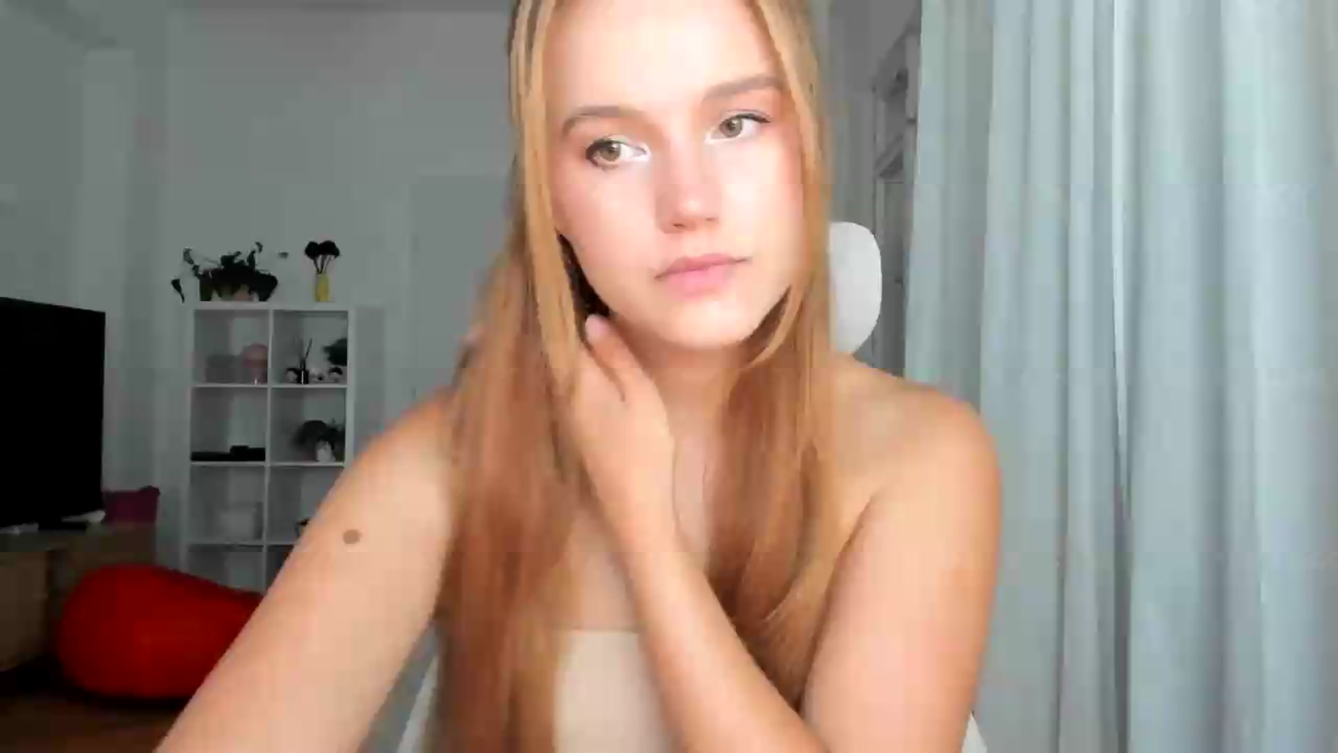 Gallery image thumbnail from Lia_lisia's myfreecams stream on, 08/04/2026, 13:10 image 1 of 20