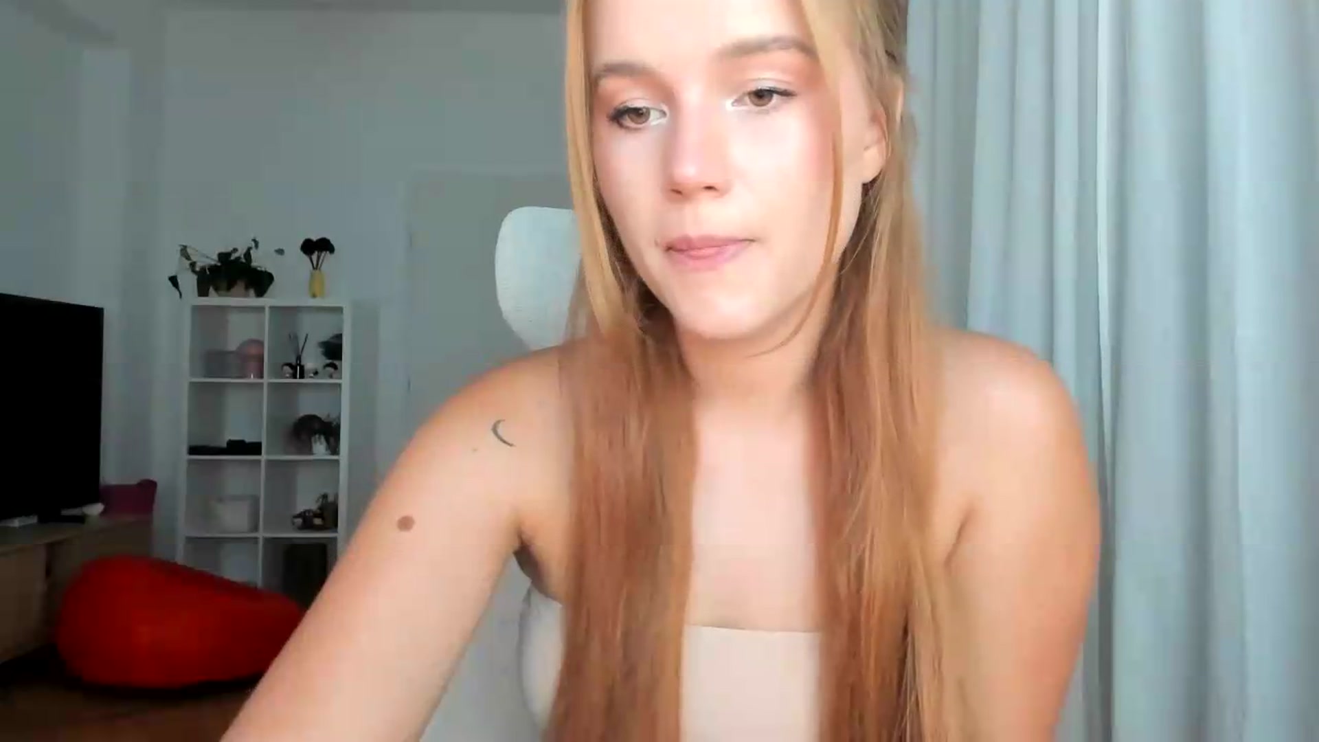 Gallery image thumbnail from Lia_lisia's myfreecams stream on, 08/04/2026, 13:10 image 3 of 20