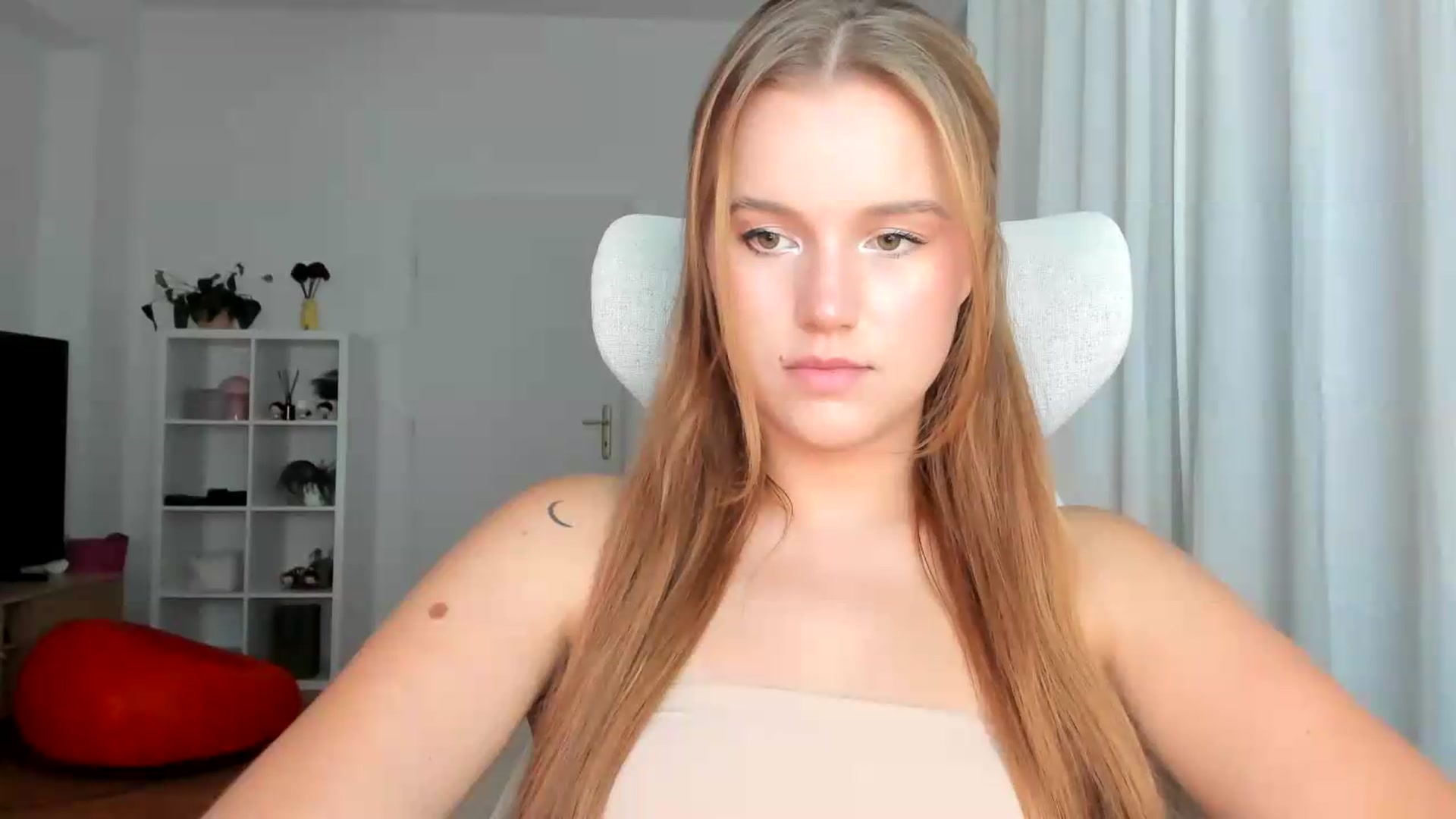 Gallery image thumbnail from Lia_lisia's myfreecams stream on, 08/04/2026, 14:42 image 2 of 20