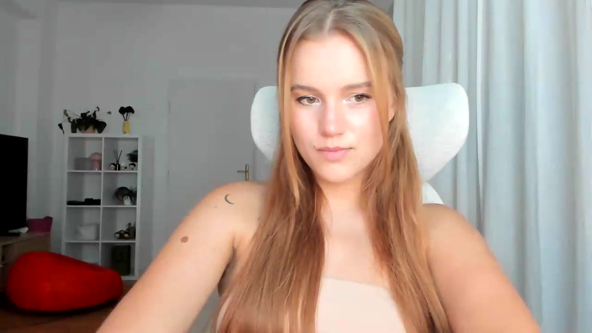 Gallery image thumbnail from Lia_lisia's myfreecams stream on, 08/04/2026, 14:42 image 5 of 20