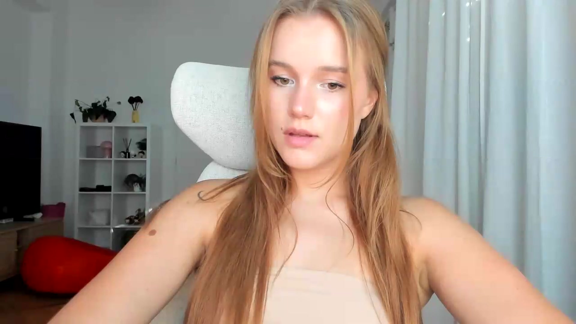 Gallery image thumbnail from Lia_lisia's myfreecams stream on, 08/04/2026, 15:42 image 5 of 20