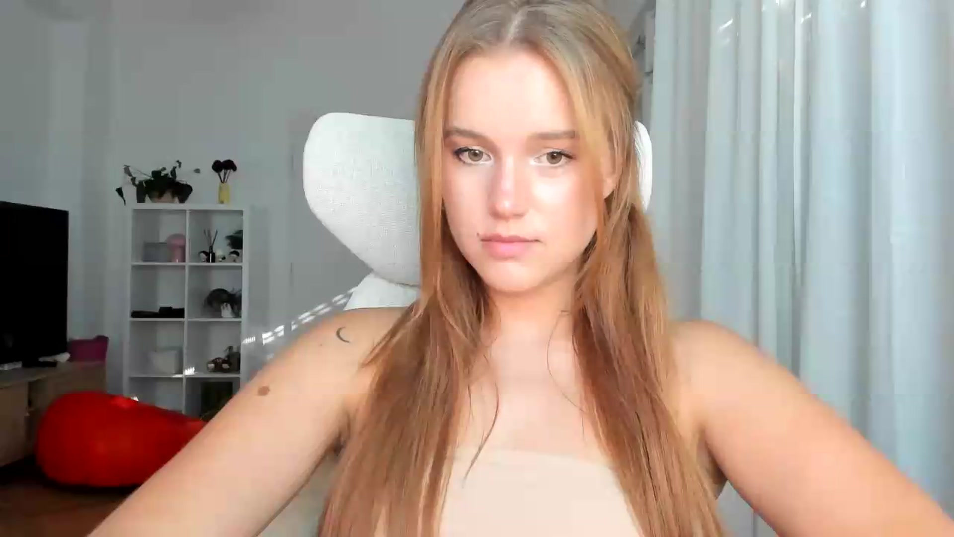 Gallery image thumbnail from Lia_lisia's myfreecams stream on, 08/04/2026, 15:42 image 14 of 20