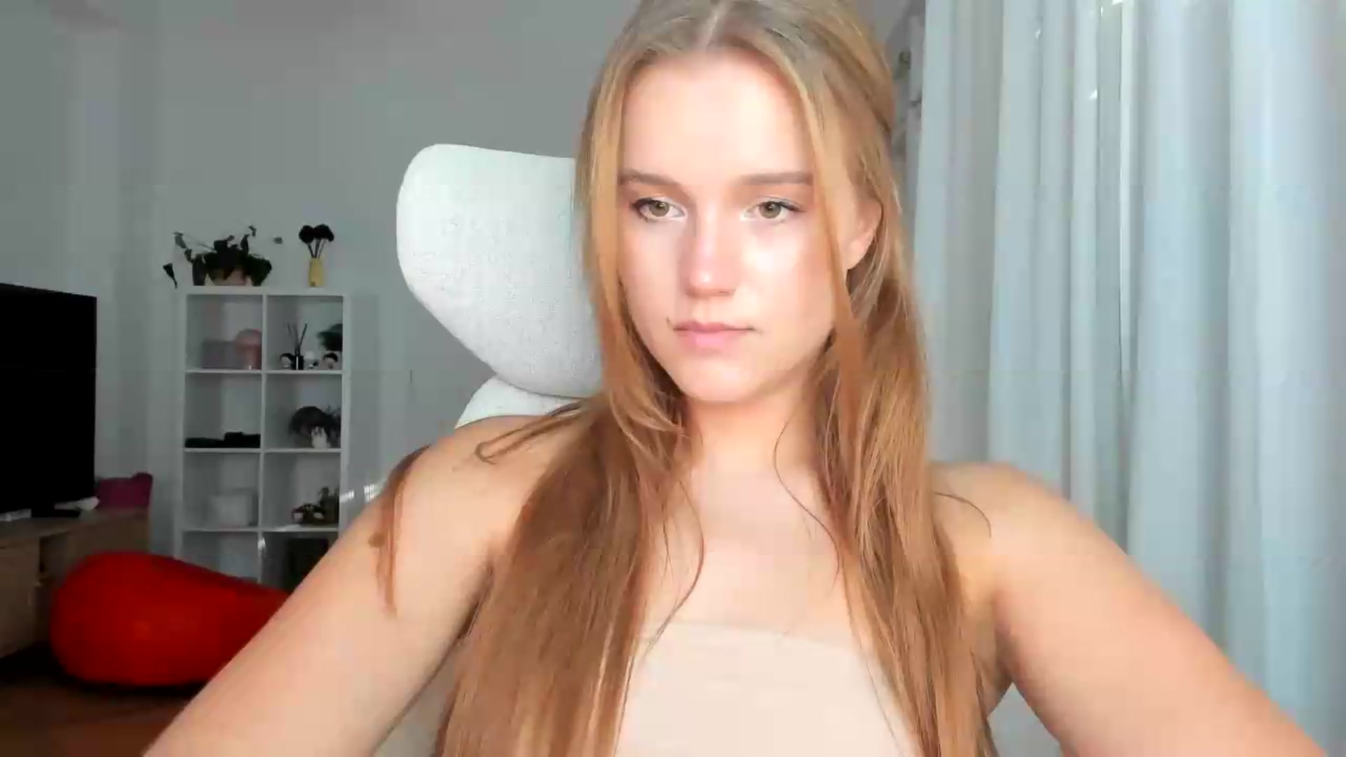 Gallery image thumbnail from Lia_lisia's myfreecams stream on, 08/04/2026, 15:42 image 2 of 20