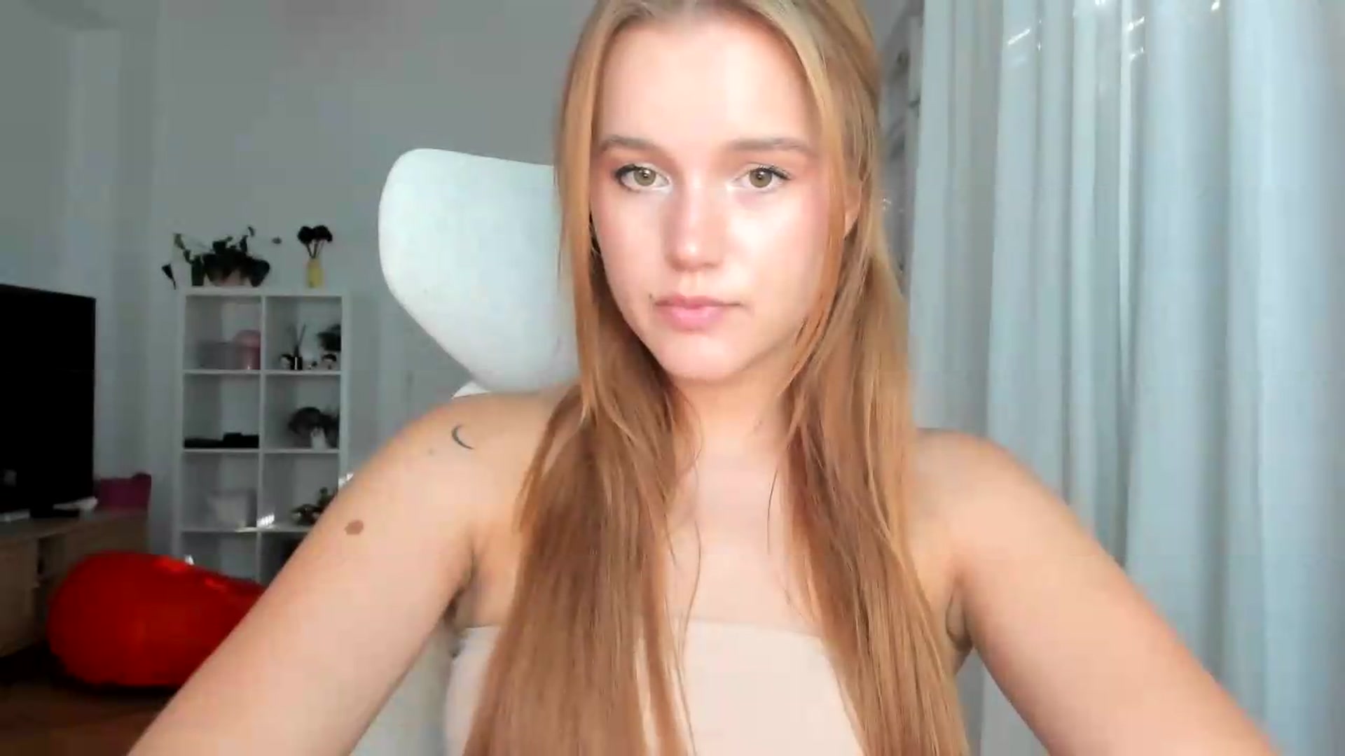 Gallery image thumbnail from Lia_lisia's myfreecams stream on, 08/04/2026, 15:42 image 16 of 20