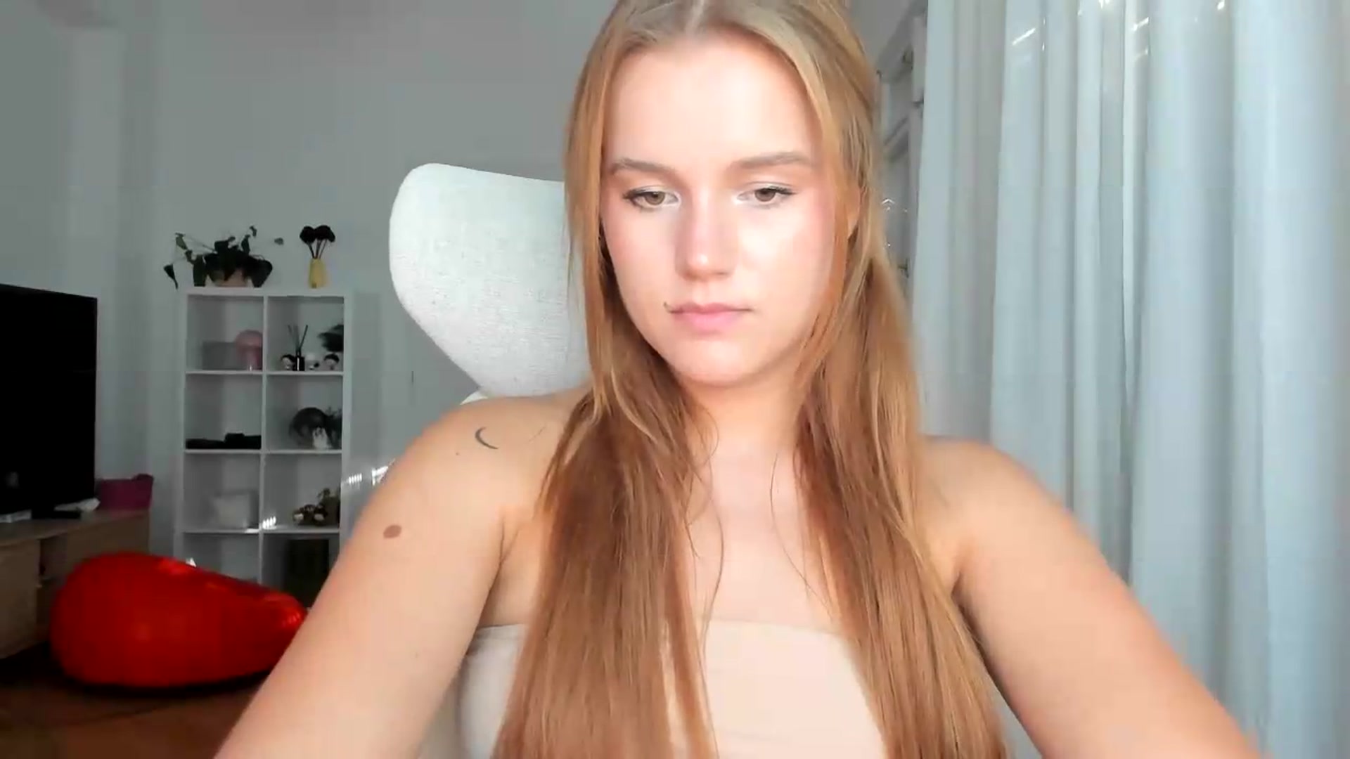 Gallery image thumbnail from Lia_lisia's myfreecams stream on, 08/04/2026, 15:42 image 15 of 20