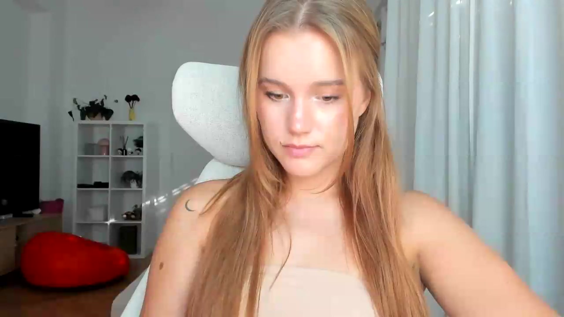 Gallery image thumbnail from Lia_lisia's myfreecams stream on, 08/04/2026, 15:42 image 11 of 20