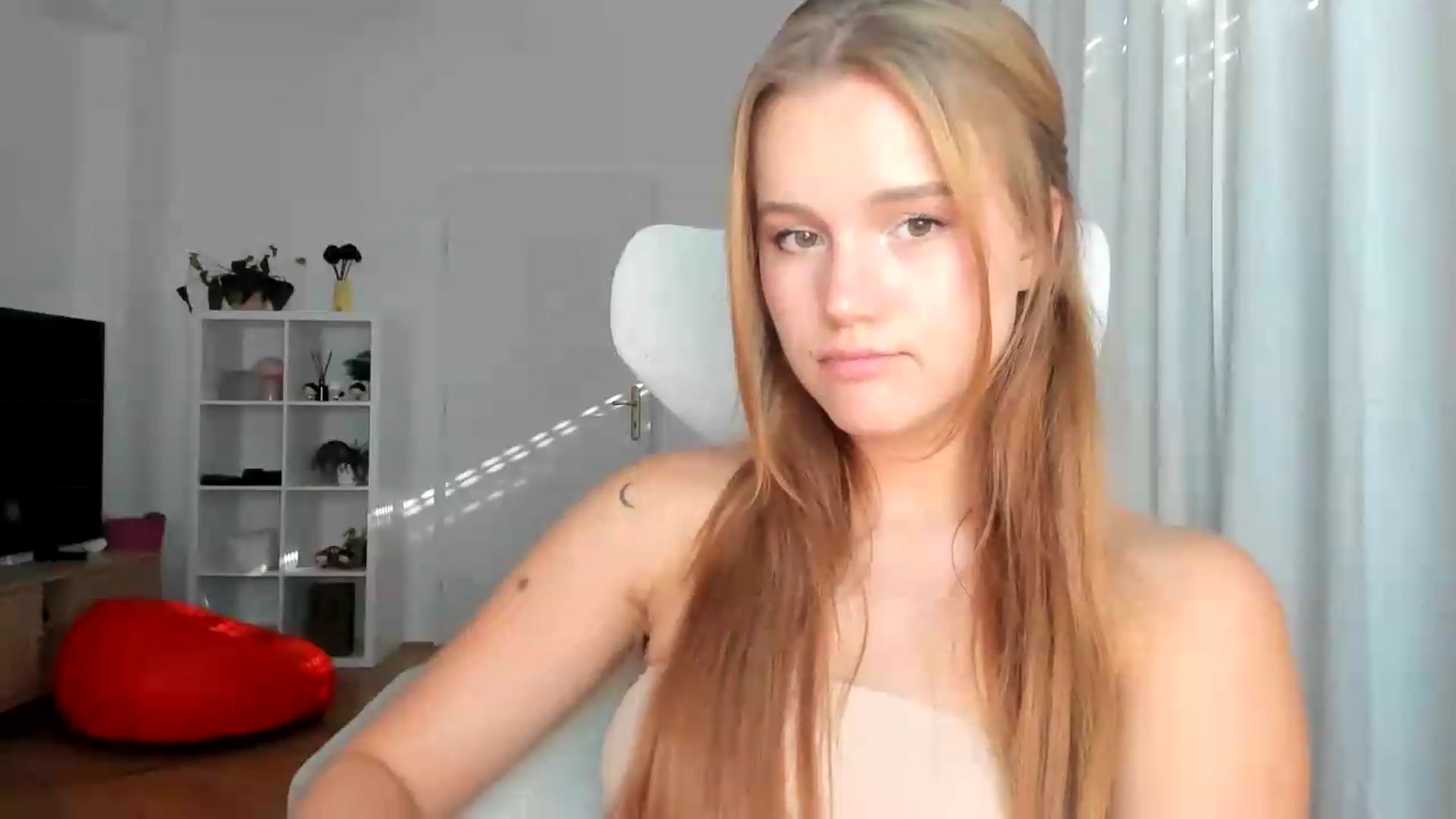 Gallery image thumbnail from Lia_lisia's myfreecams stream on, 08/04/2026, 15:42 image 20 of 20
