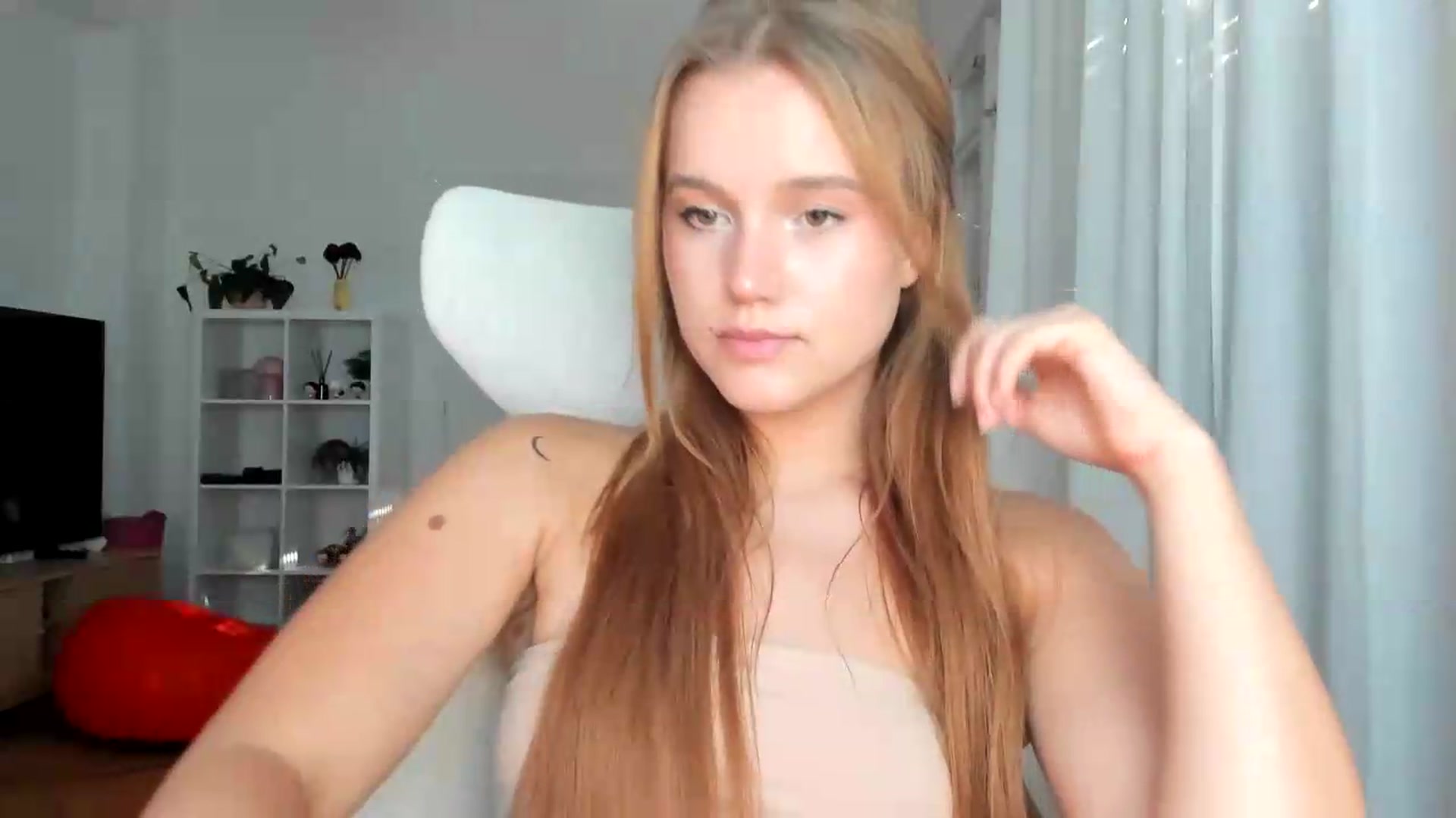 Gallery image thumbnail from Lia_lisia's myfreecams stream on, 08/04/2026, 15:42 image 19 of 20