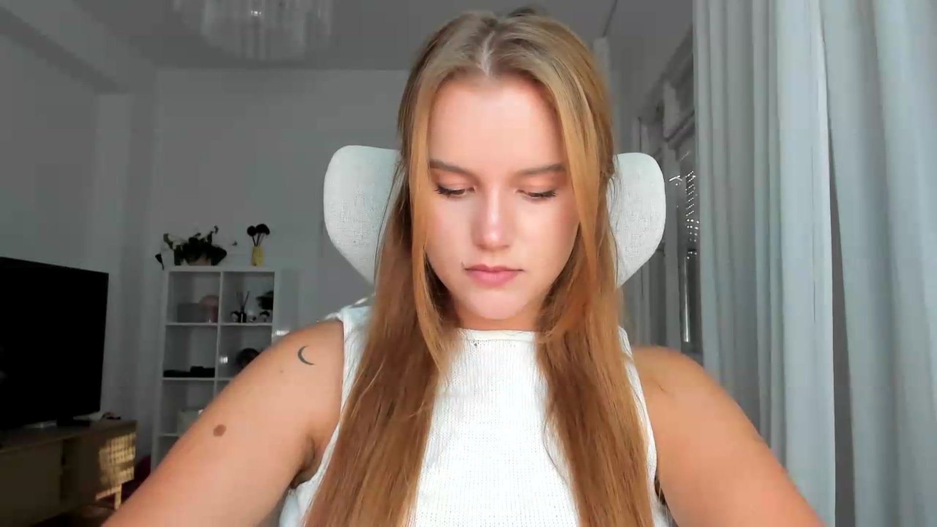 Gallery image thumbnail from Lia_lisia's myfreecams stream on, 08/07/2026, 16:00 image 5 of 20