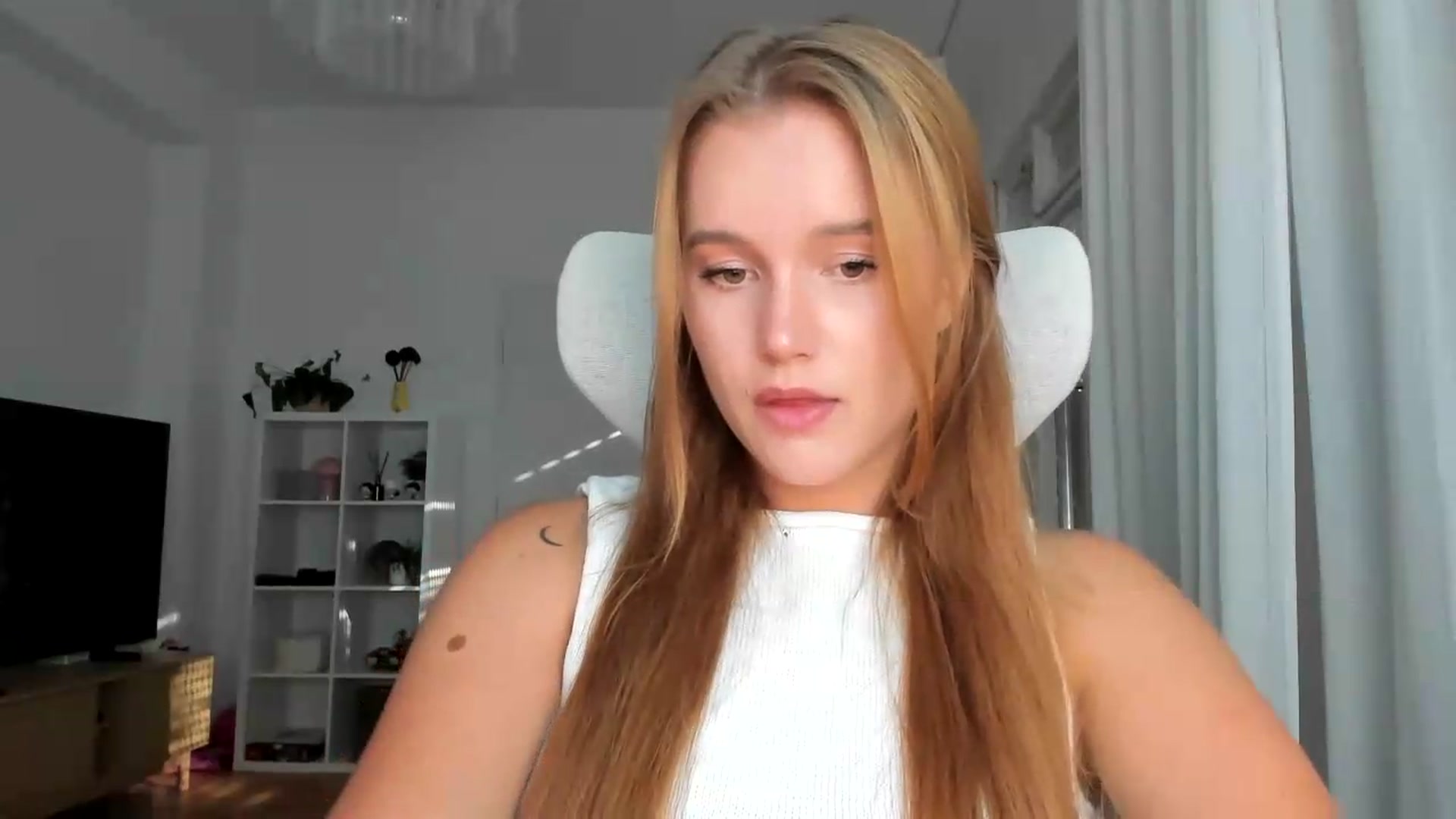 Gallery image thumbnail from Lia_lisia's myfreecams stream on, 08/07/2026, 16:00 image 14 of 20