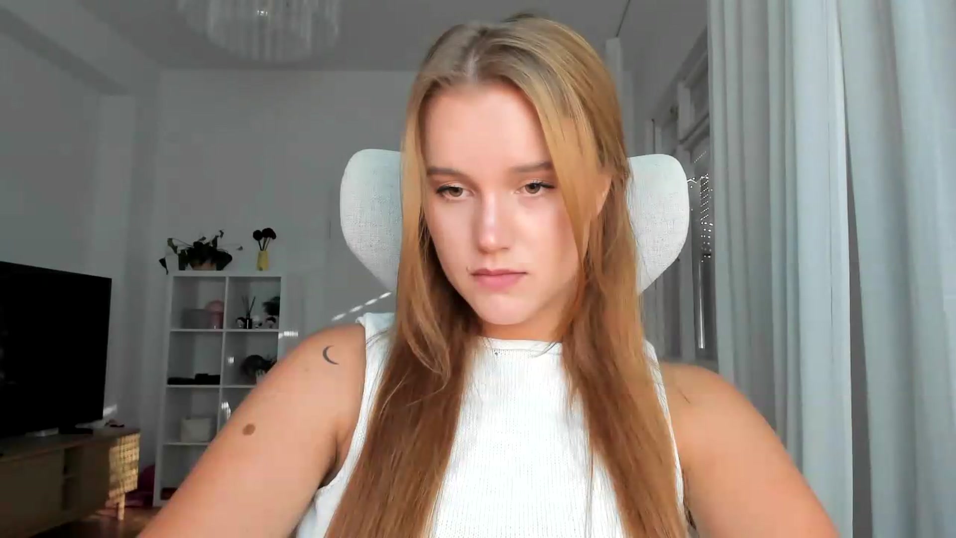 Gallery image thumbnail from Lia_lisia's myfreecams stream on, 08/07/2026, 16:00 image 12 of 20