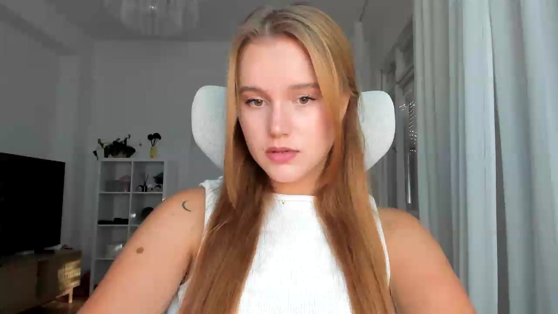 Gallery image thumbnail from Lia_lisia's myfreecams stream on, 08/07/2026, 16:00 image 2 of 20