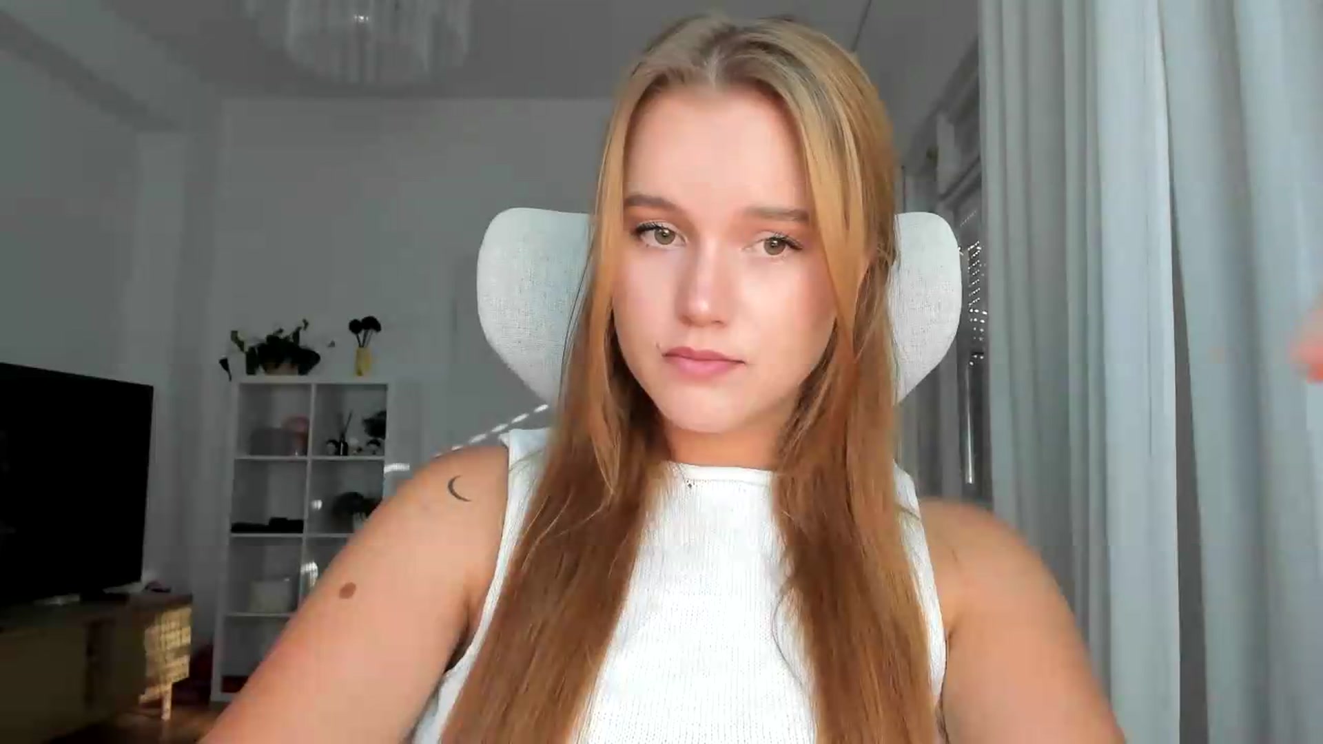 Gallery image thumbnail from Lia_lisia's myfreecams stream on, 08/07/2026, 16:00 image 8 of 20