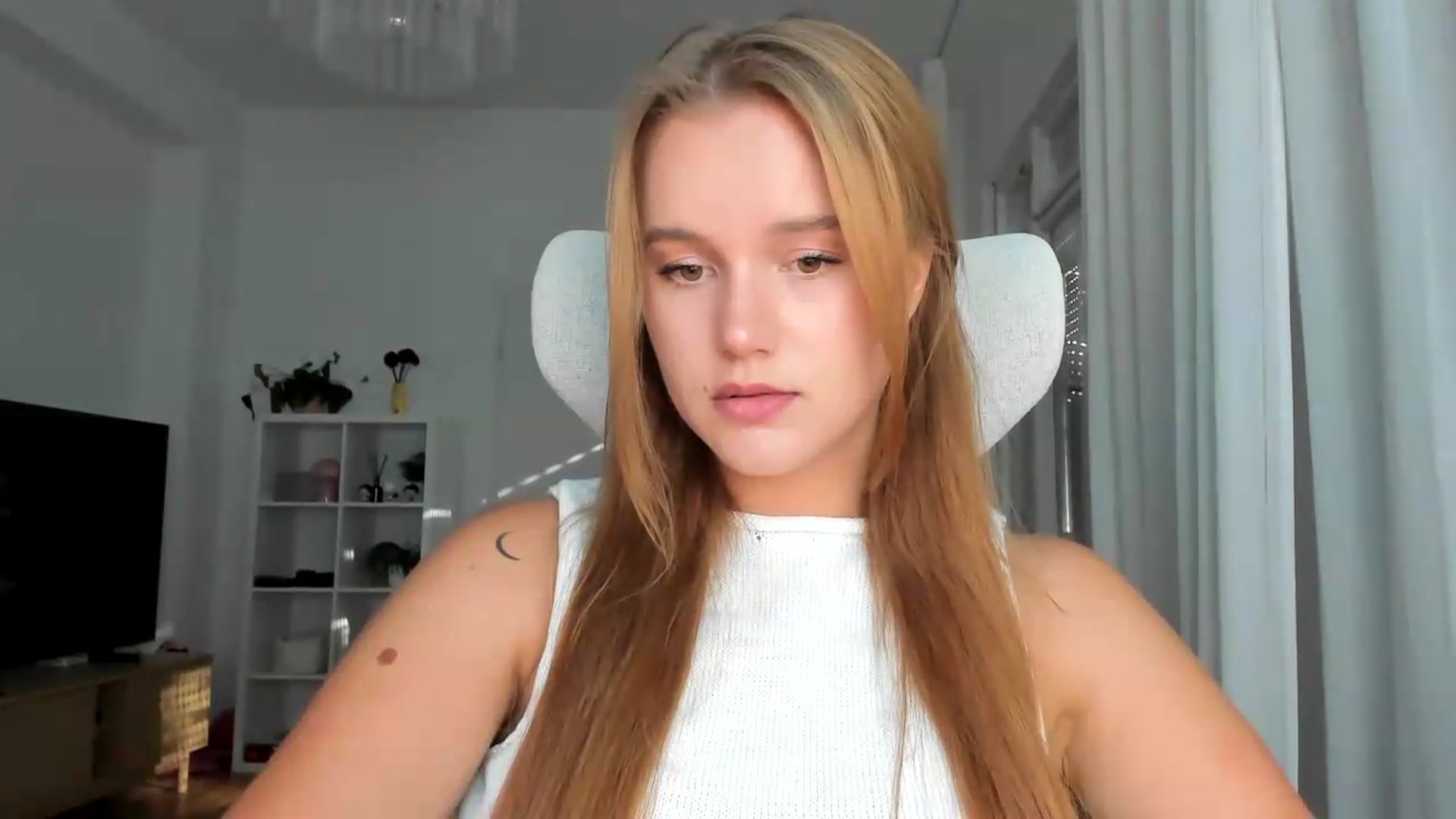 Gallery image thumbnail from Lia_lisia's myfreecams stream on, 08/07/2026, 16:00 image 9 of 20