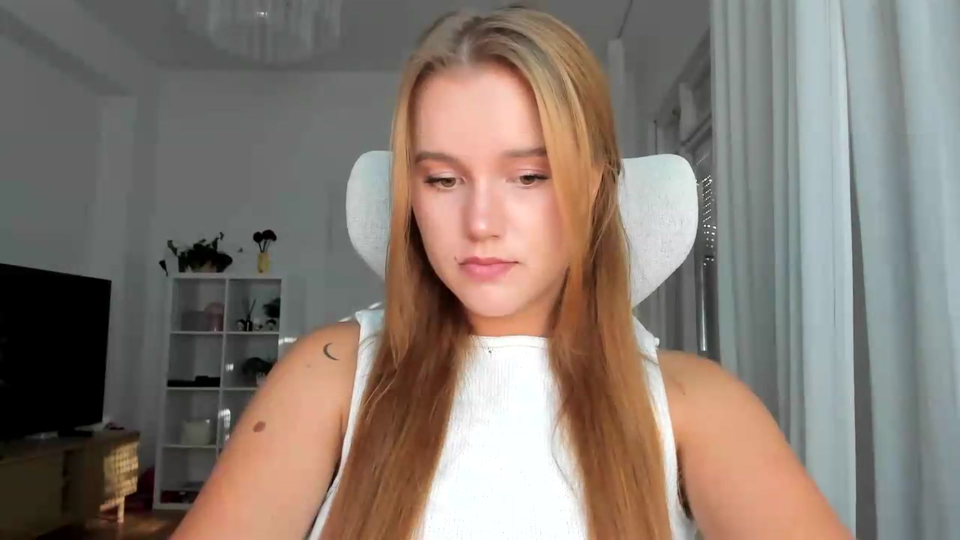 Gallery image thumbnail from Lia_lisia's myfreecams stream on, 08/07/2026, 16:00 image 7 of 20