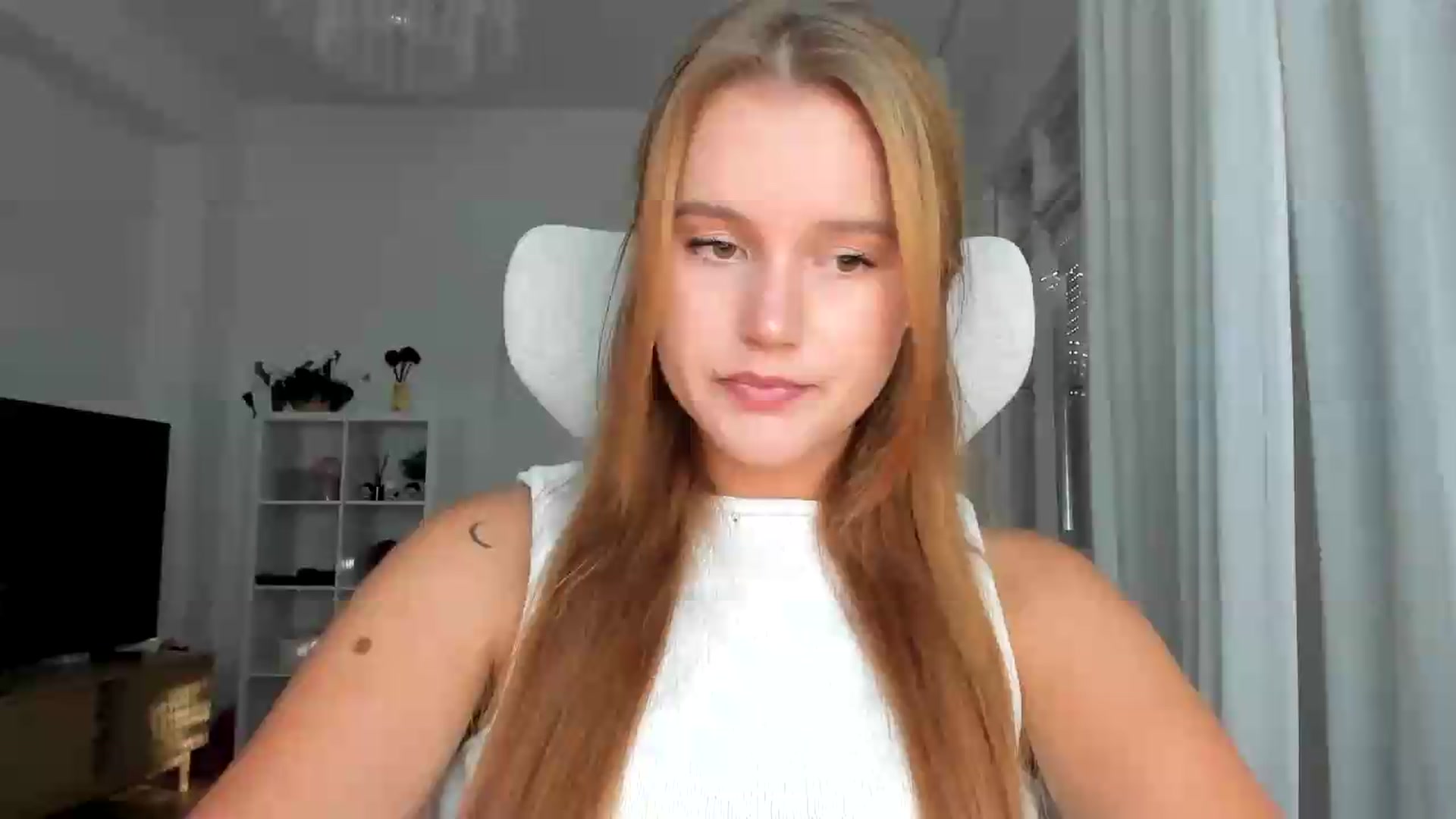 Gallery image thumbnail from Lia_lisia's myfreecams stream on, 08/07/2026, 16:00 image 1 of 20