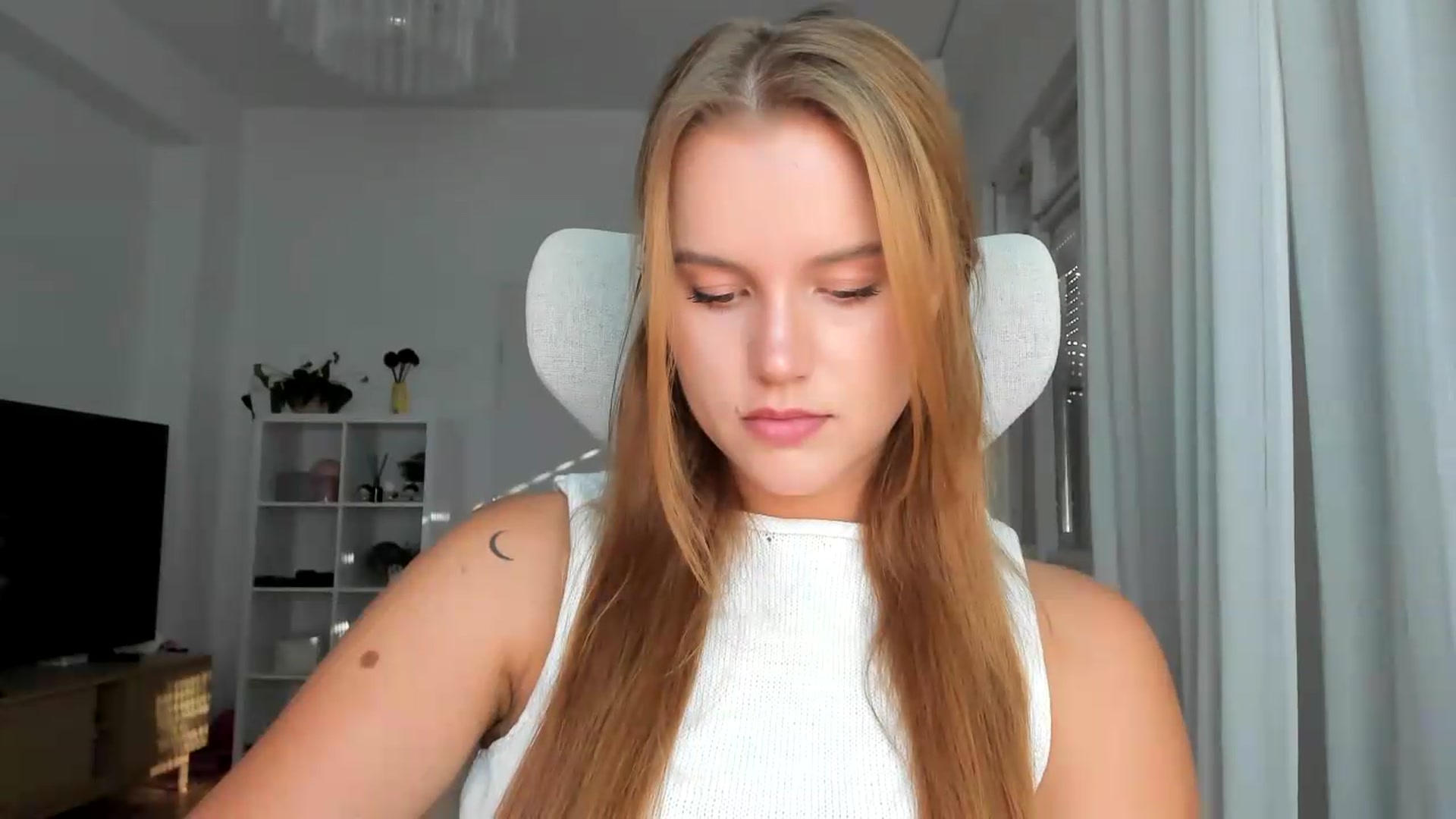 Gallery image thumbnail from Lia_lisia's myfreecams stream on, 08/07/2026, 16:00 image 6 of 20